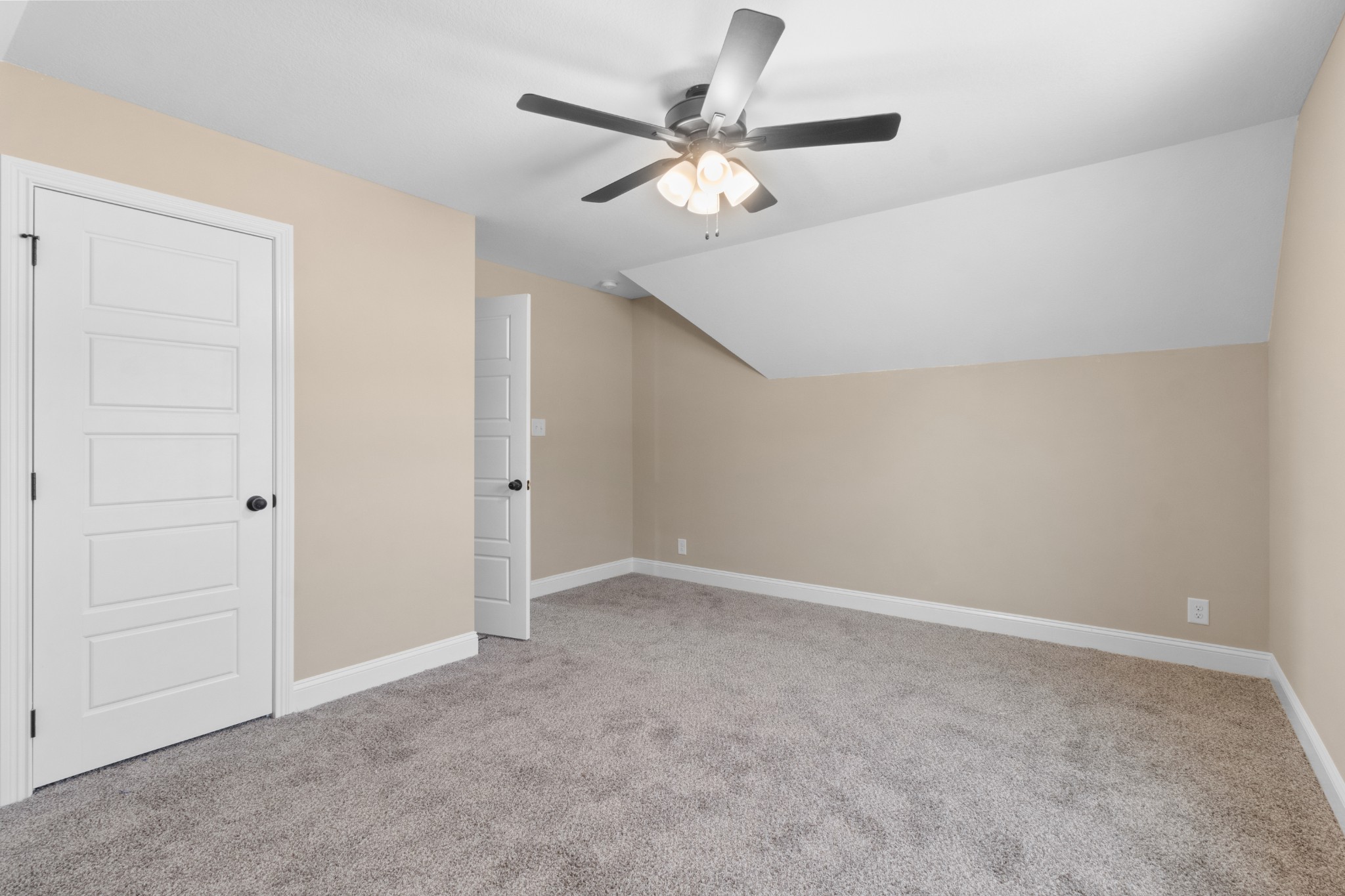 Clarksville, Tennessee 37040, United States, 3 Bedrooms Bedrooms, ,3 BathroomsBathrooms,Residential,Pending,126951