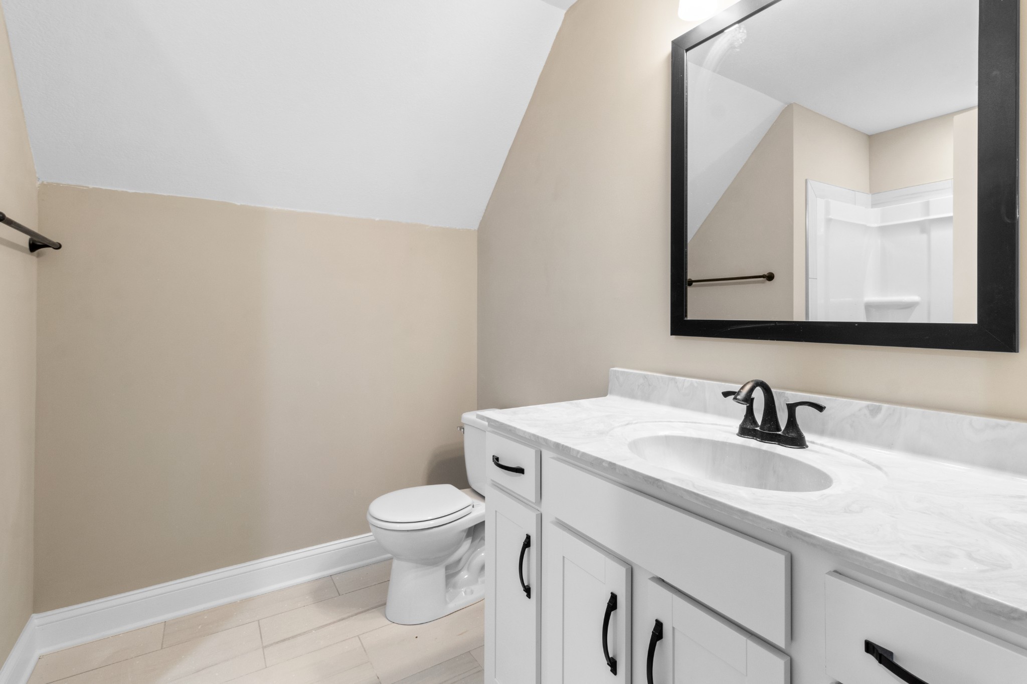 Clarksville, Tennessee 37040, United States, 3 Bedrooms Bedrooms, ,3 BathroomsBathrooms,Residential,Pending,126951