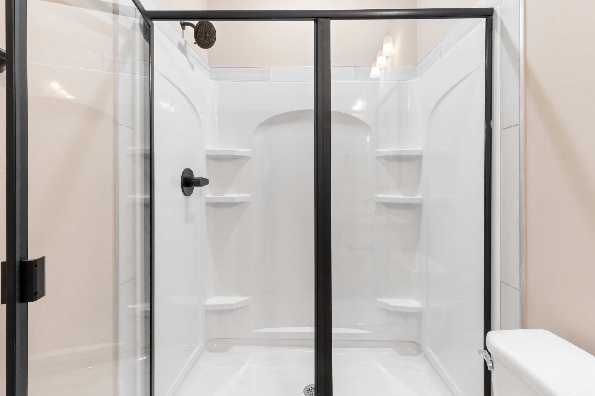 Clarksville, Tennessee 37040, United States, 3 Bedrooms Bedrooms, ,3 BathroomsBathrooms,Residential,Pending,126951