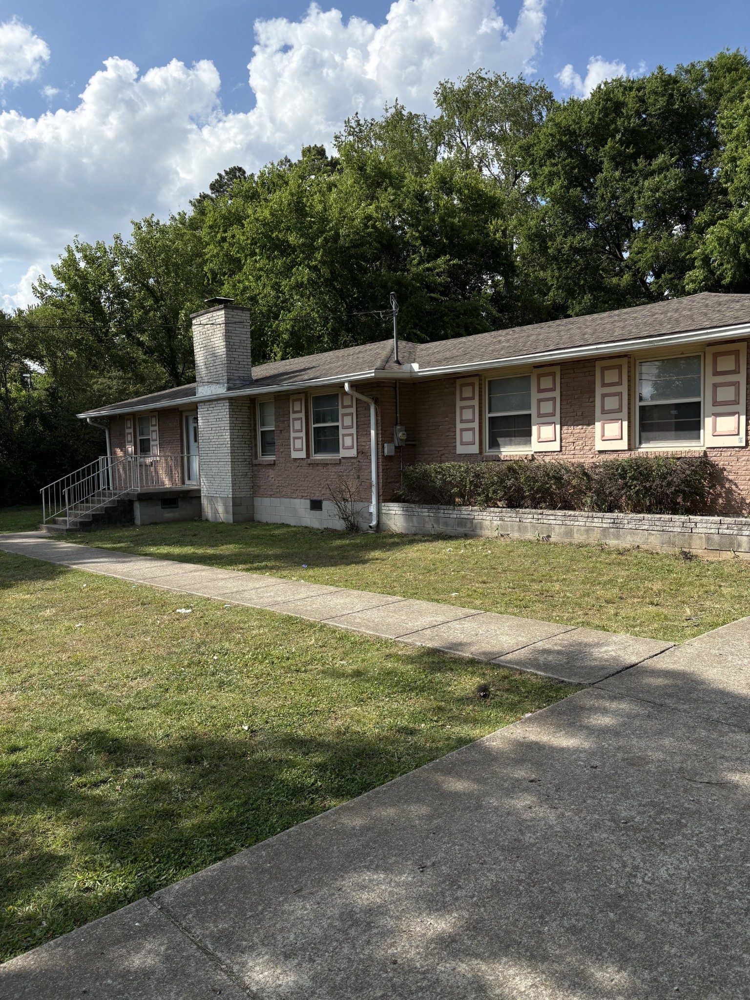 2878 Elm Hill Pike