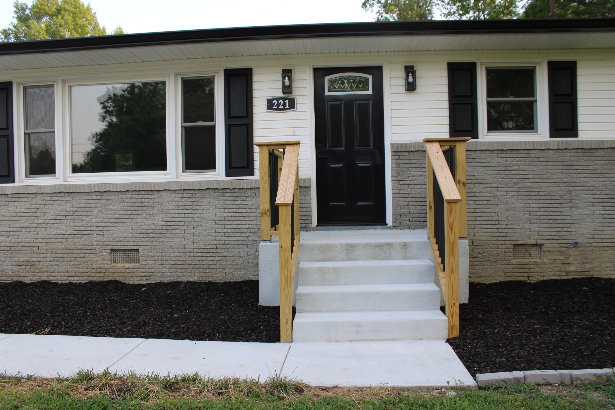 221 Woodland Dr