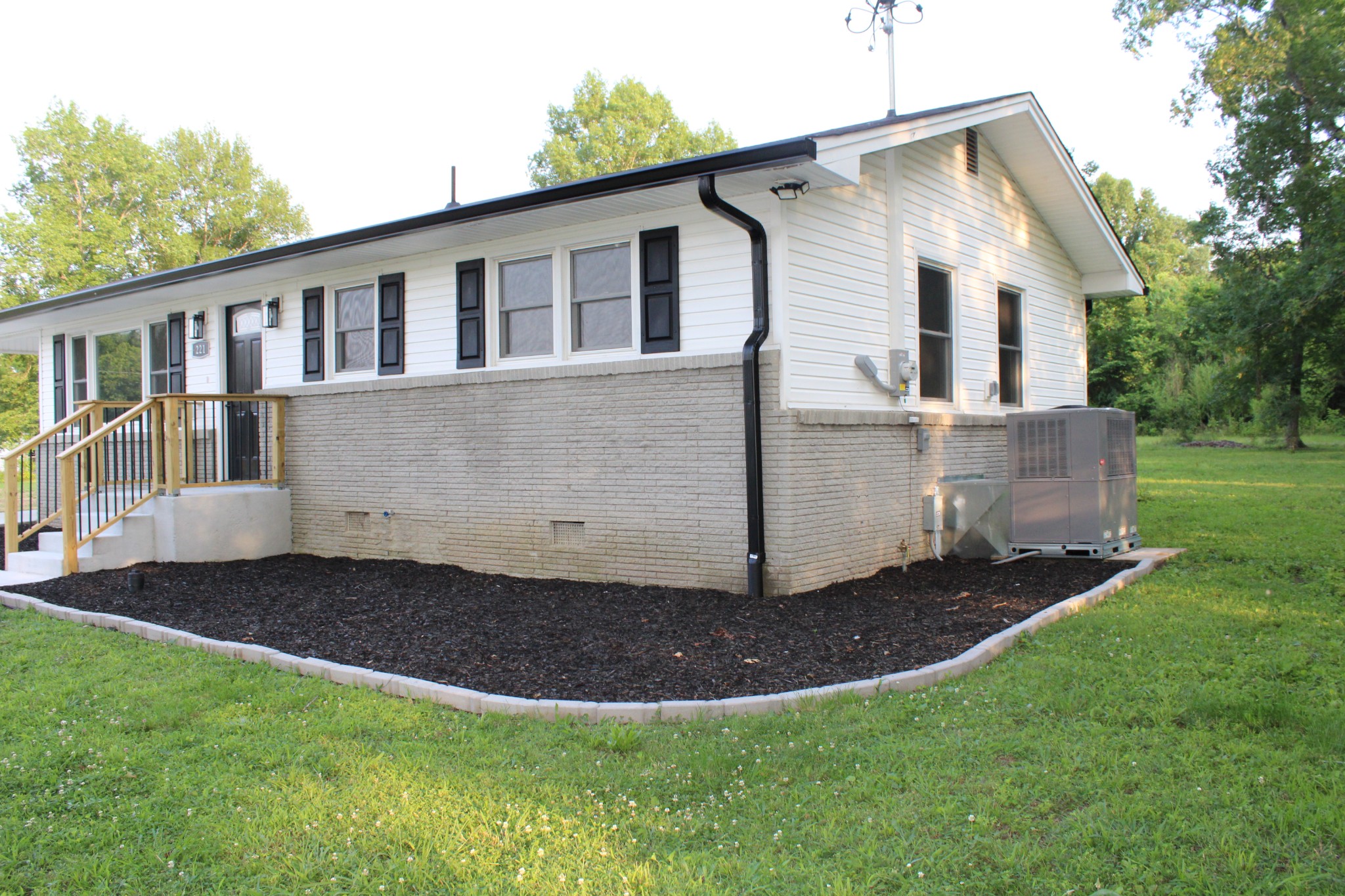 221 Woodland Dr