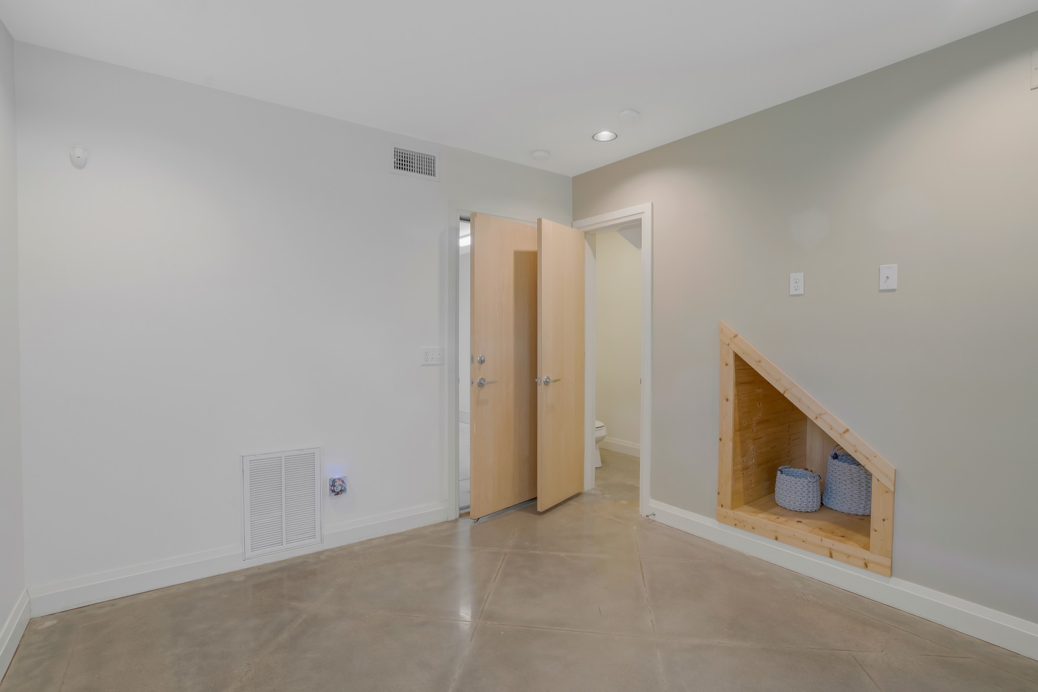 324 Van Buren St