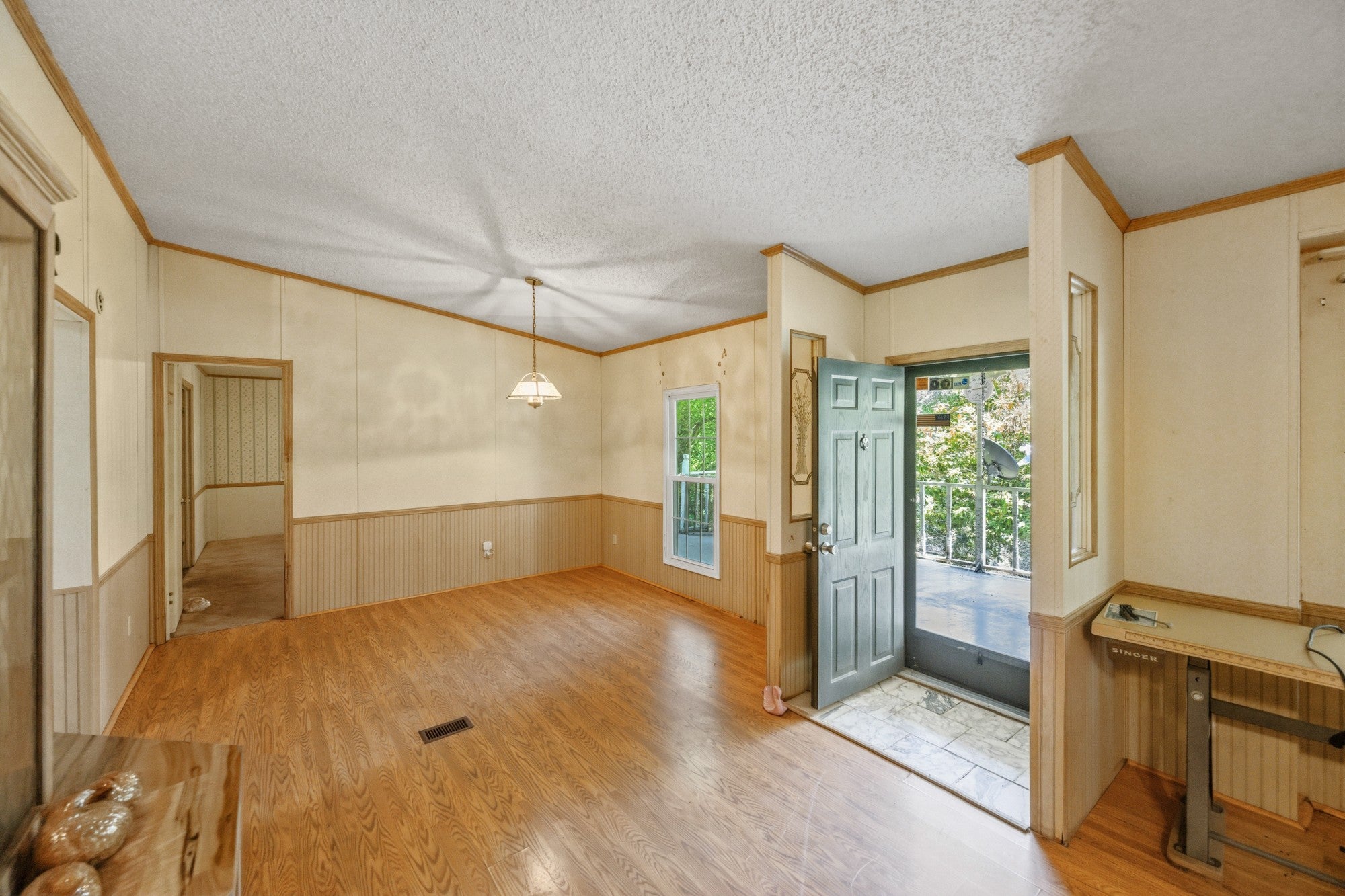 14318 Highway 438 W