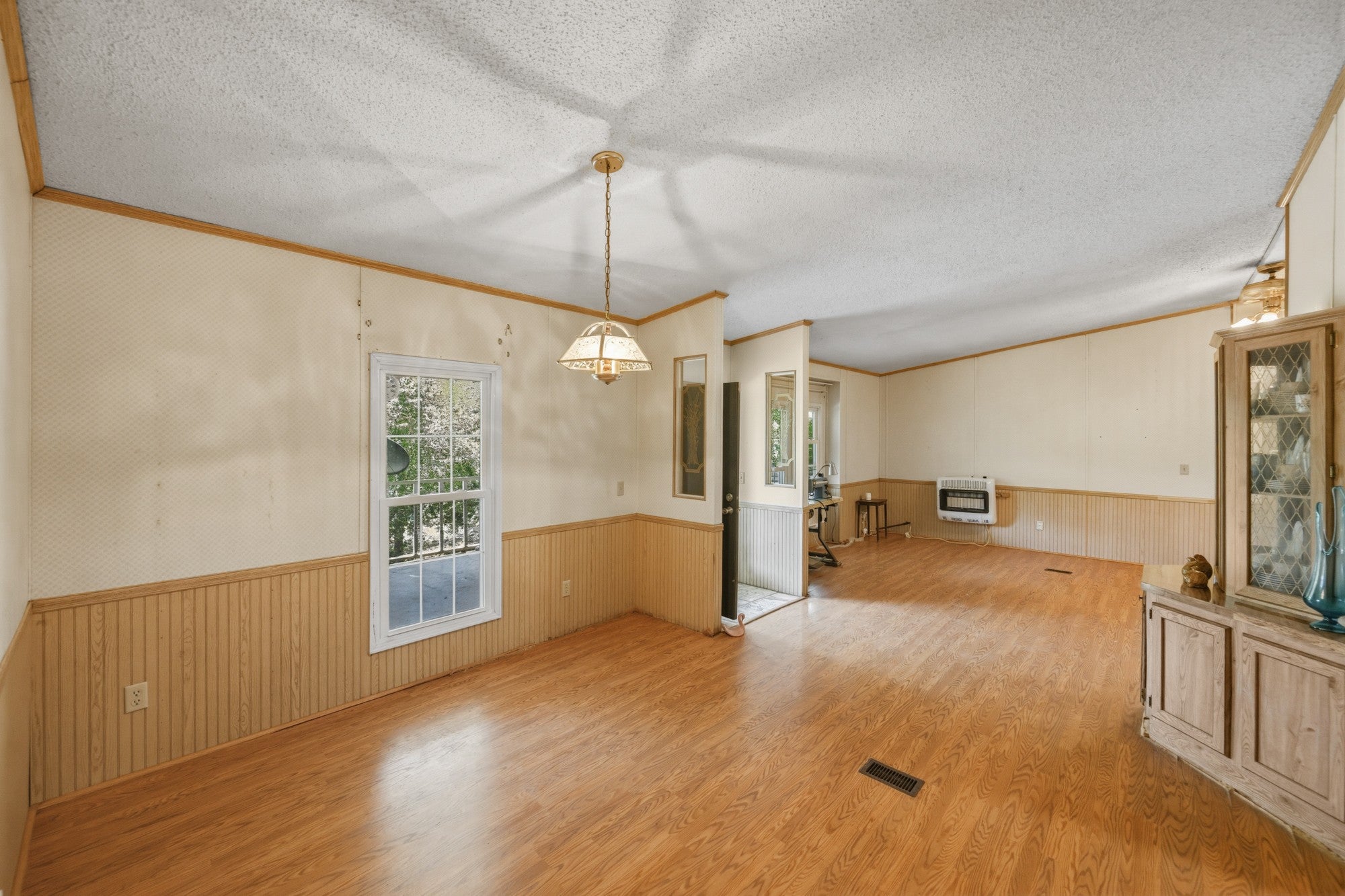 14318 Highway 438 W