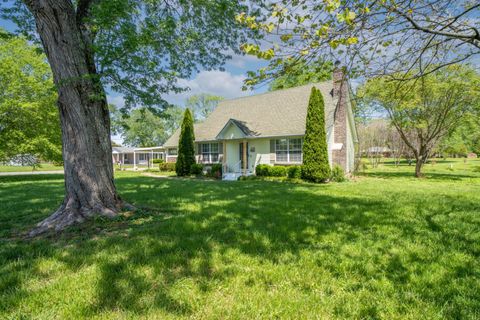 1609 Frances St Lawrenceburg TN 38464