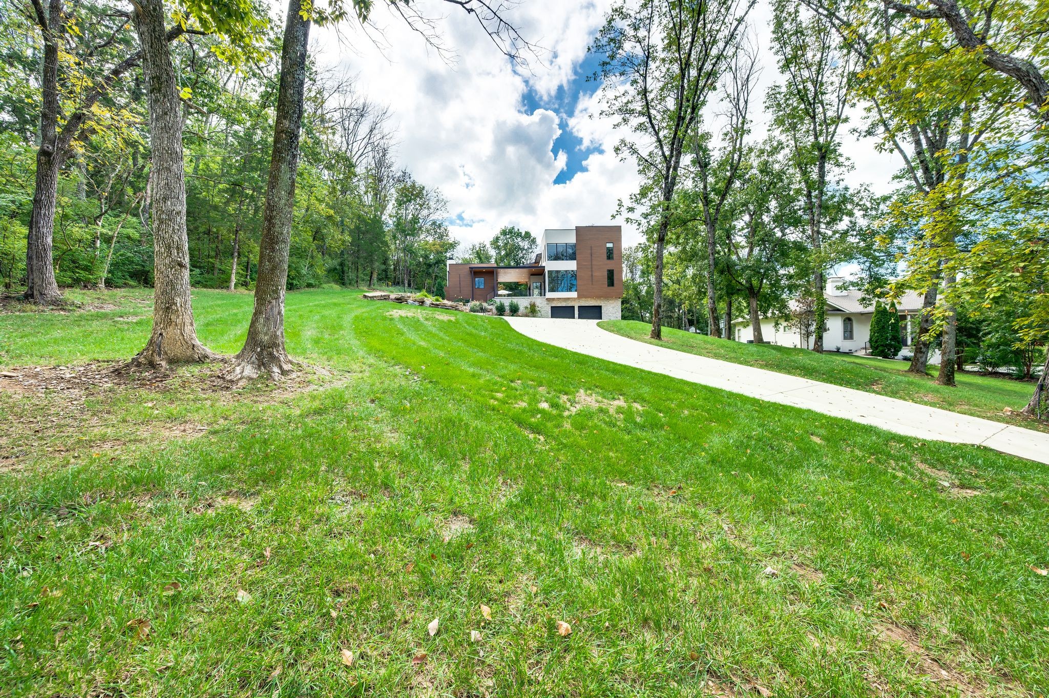 805 Hillwood Blvd
