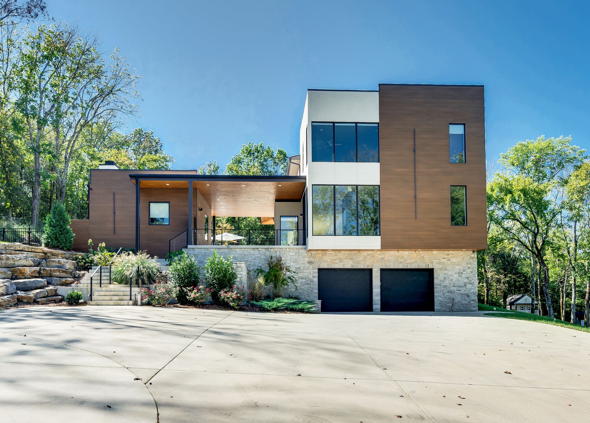 805 Hillwood Blvd