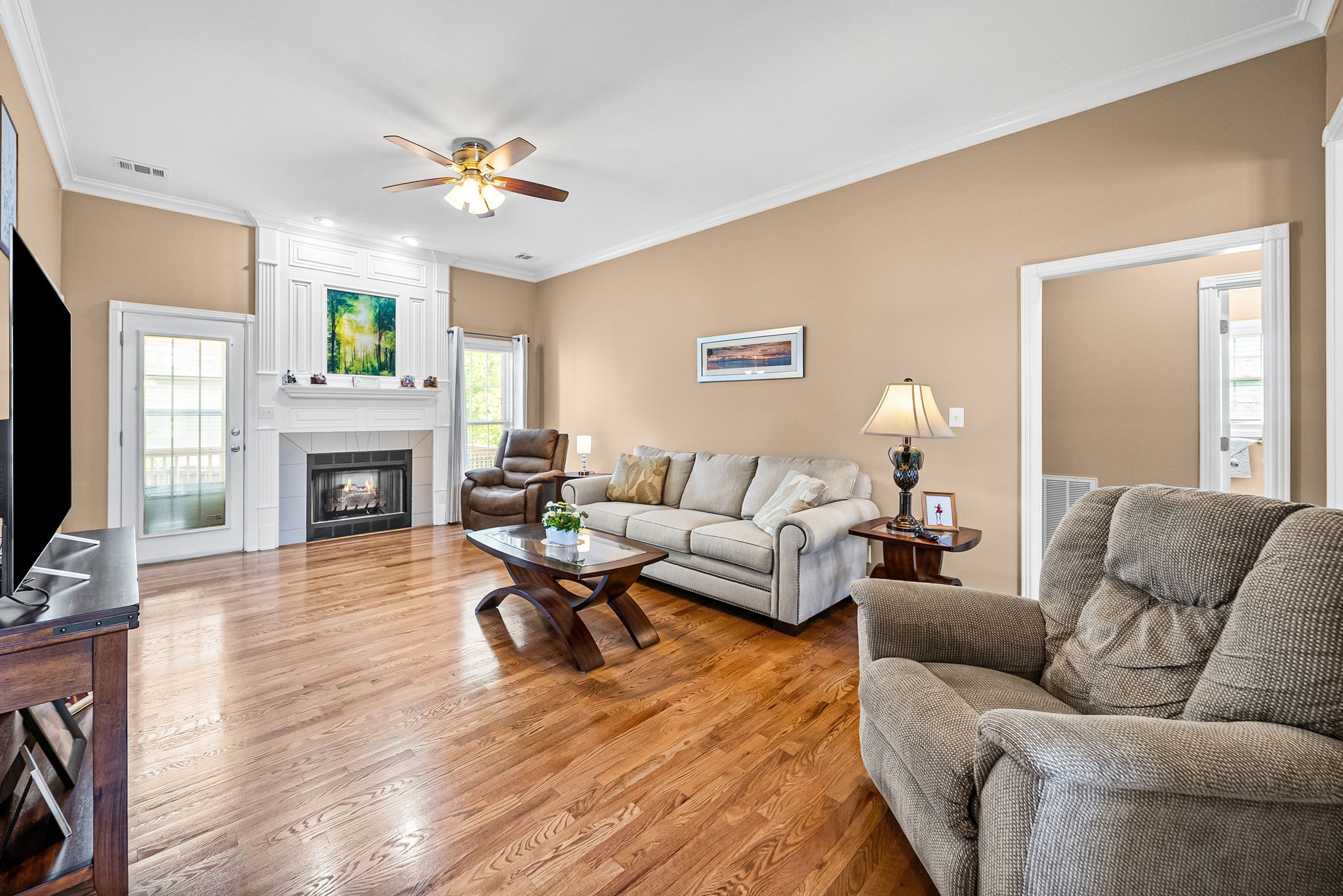 3844 Parade Dr