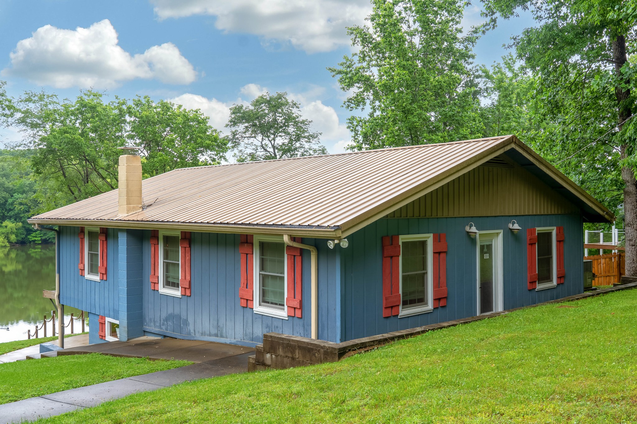 554 Hickman Shores Rd