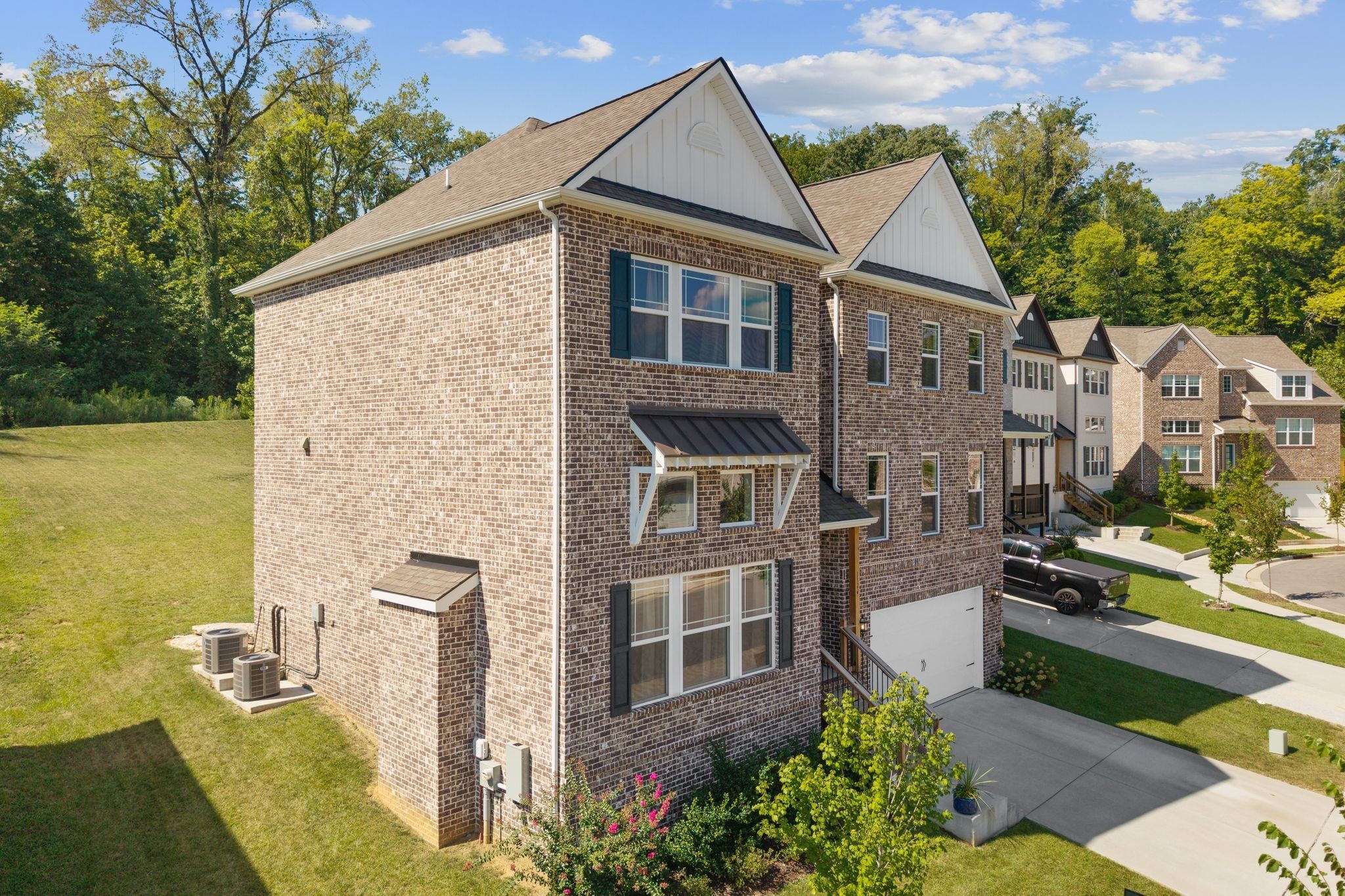 1121 Parklawn Dr