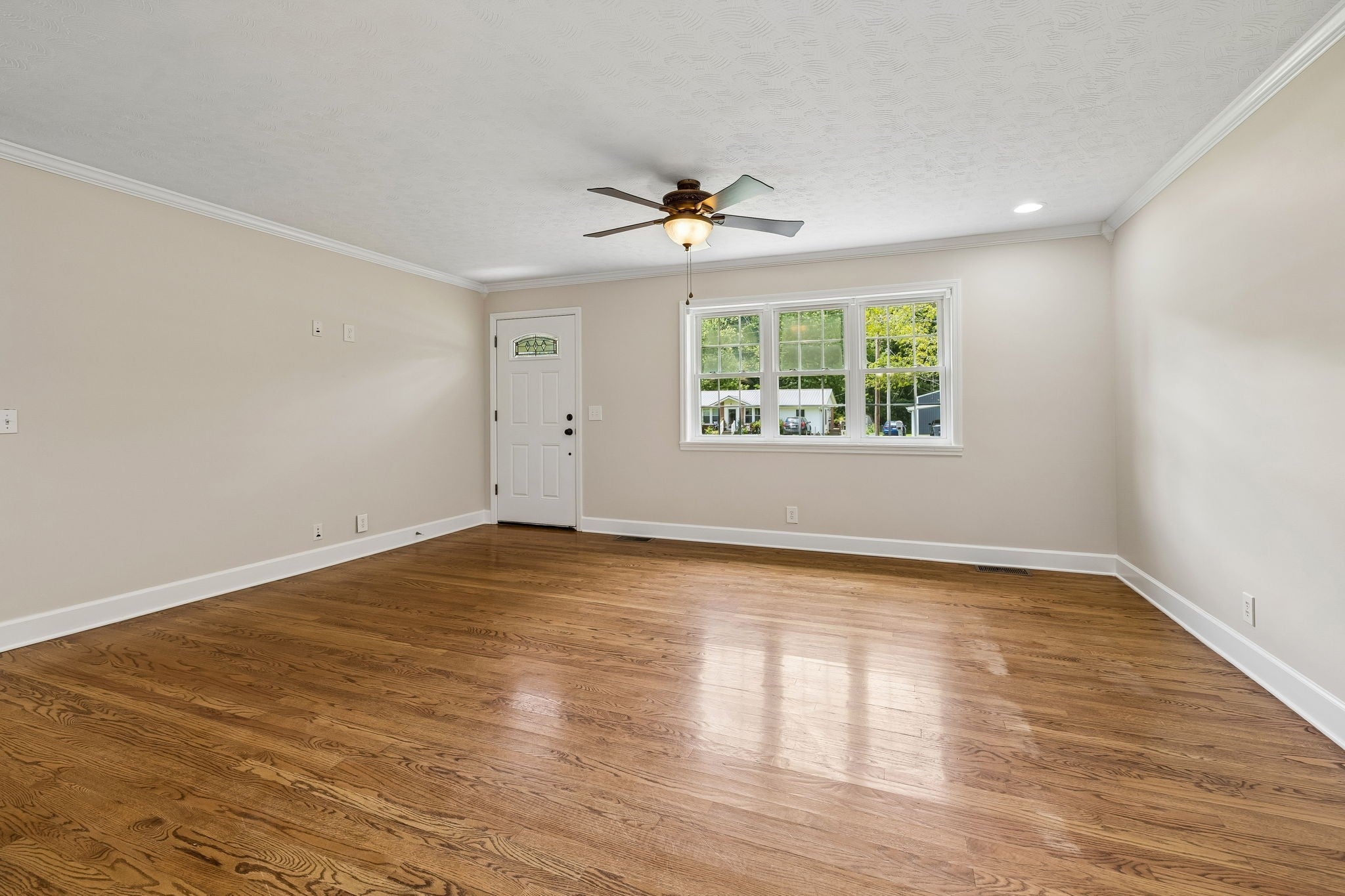 516 Crestwood Dr