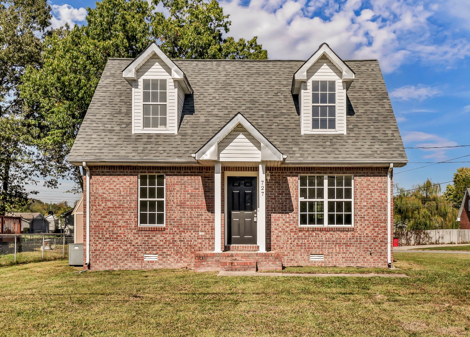 727 Inver Ln