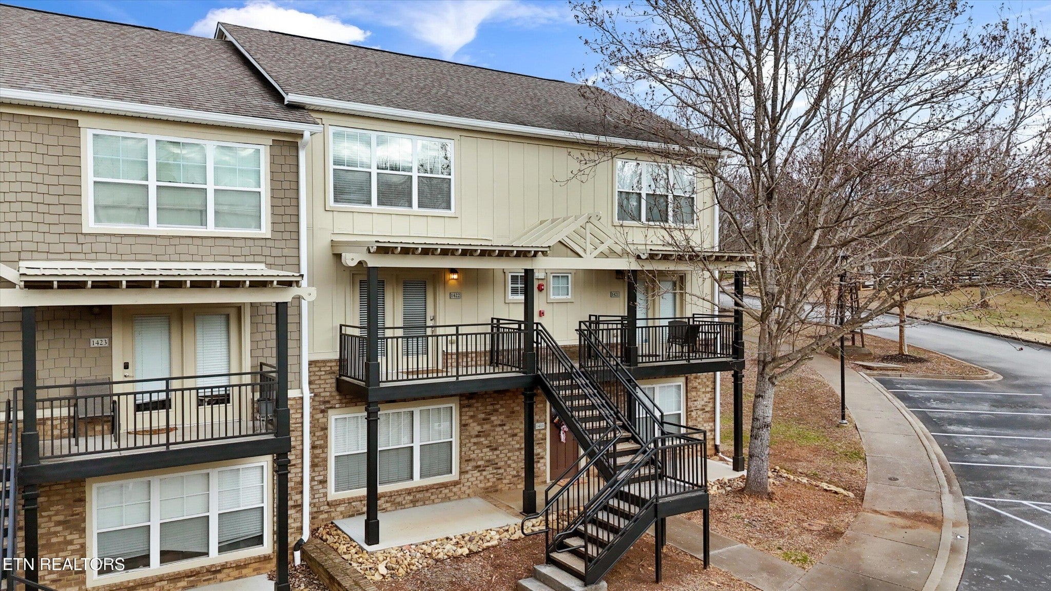 1121 Tree Top Way 1422