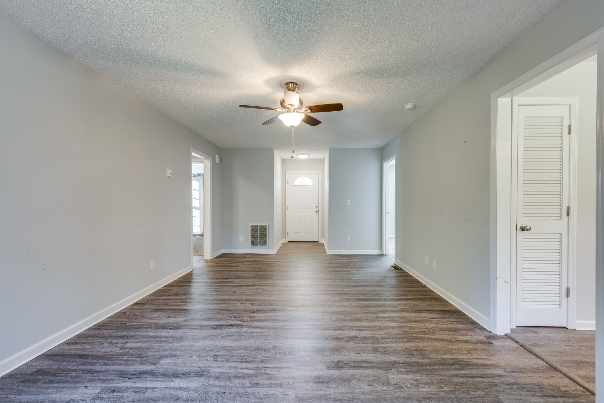 113 Hollywood Hills Dr