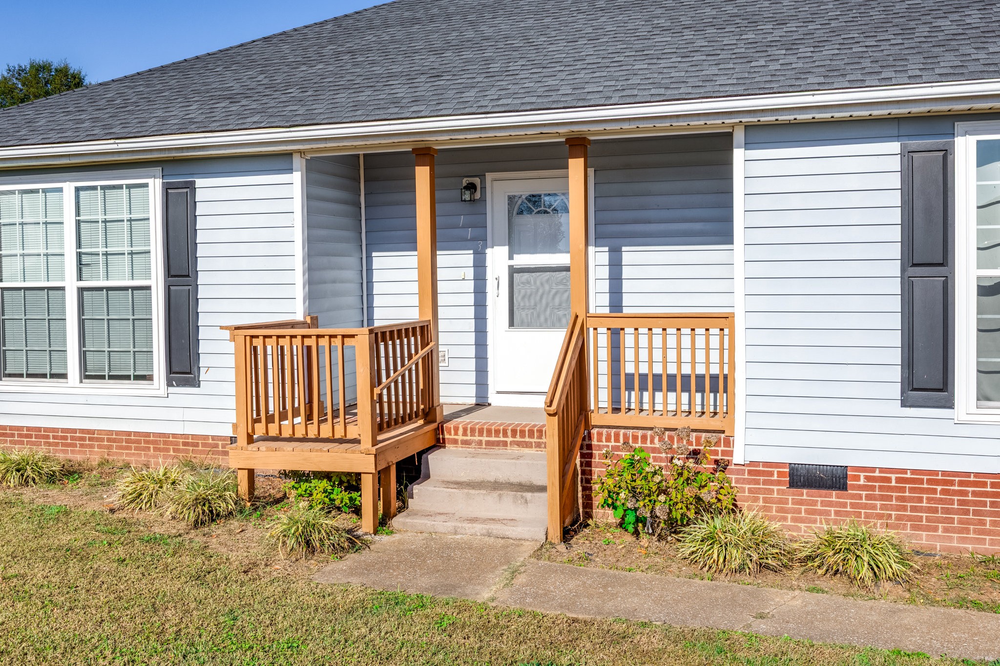 113 Hollywood Hills Dr