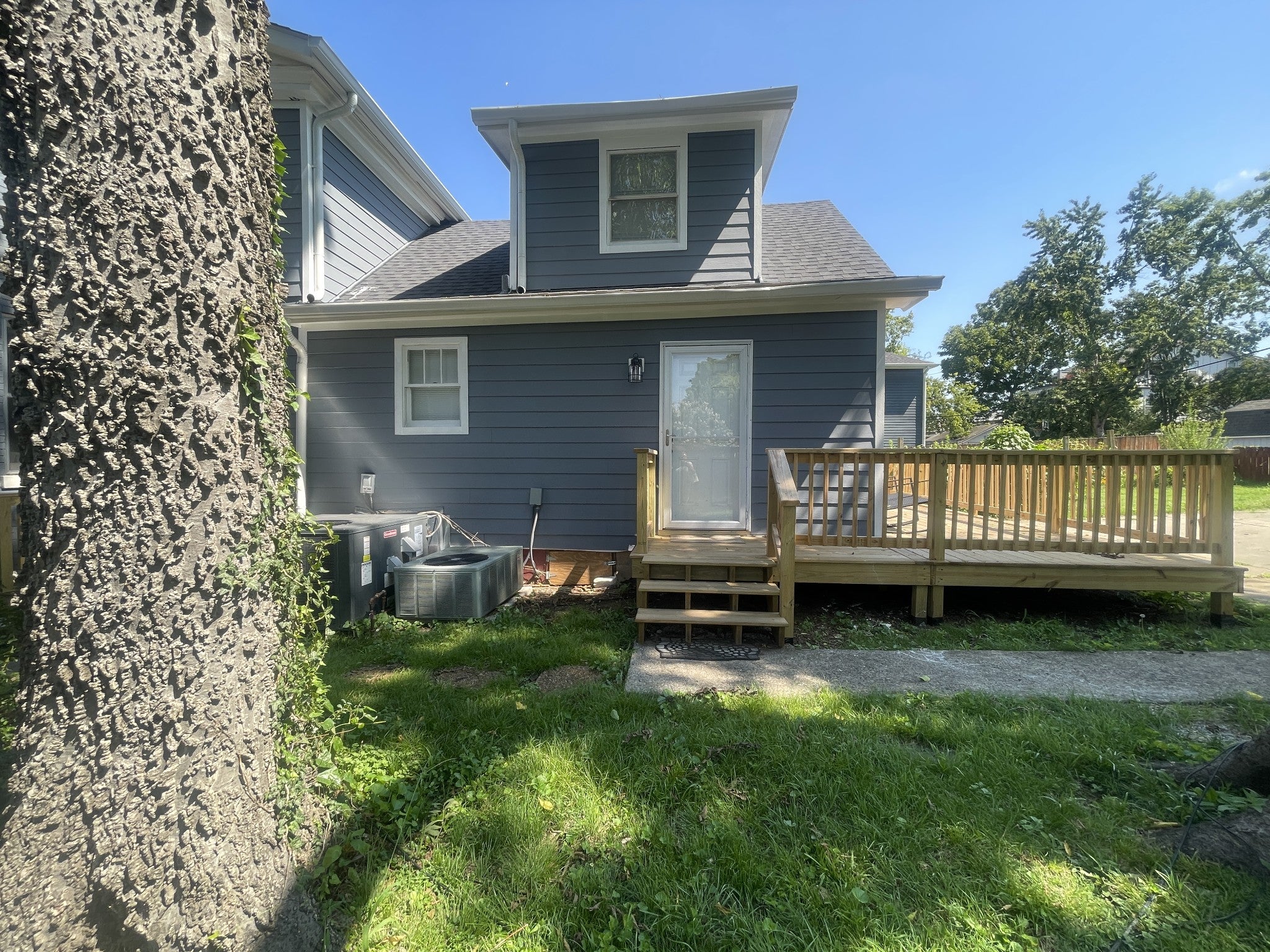 3.0-bed rental at 1026 Villa Pl