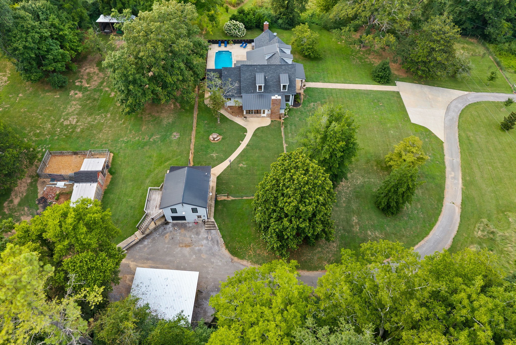 Adams, Tennessee 37010, United States, 4 Bedrooms Bedrooms, ,3 BathroomsBathrooms,Residential,Active,184405