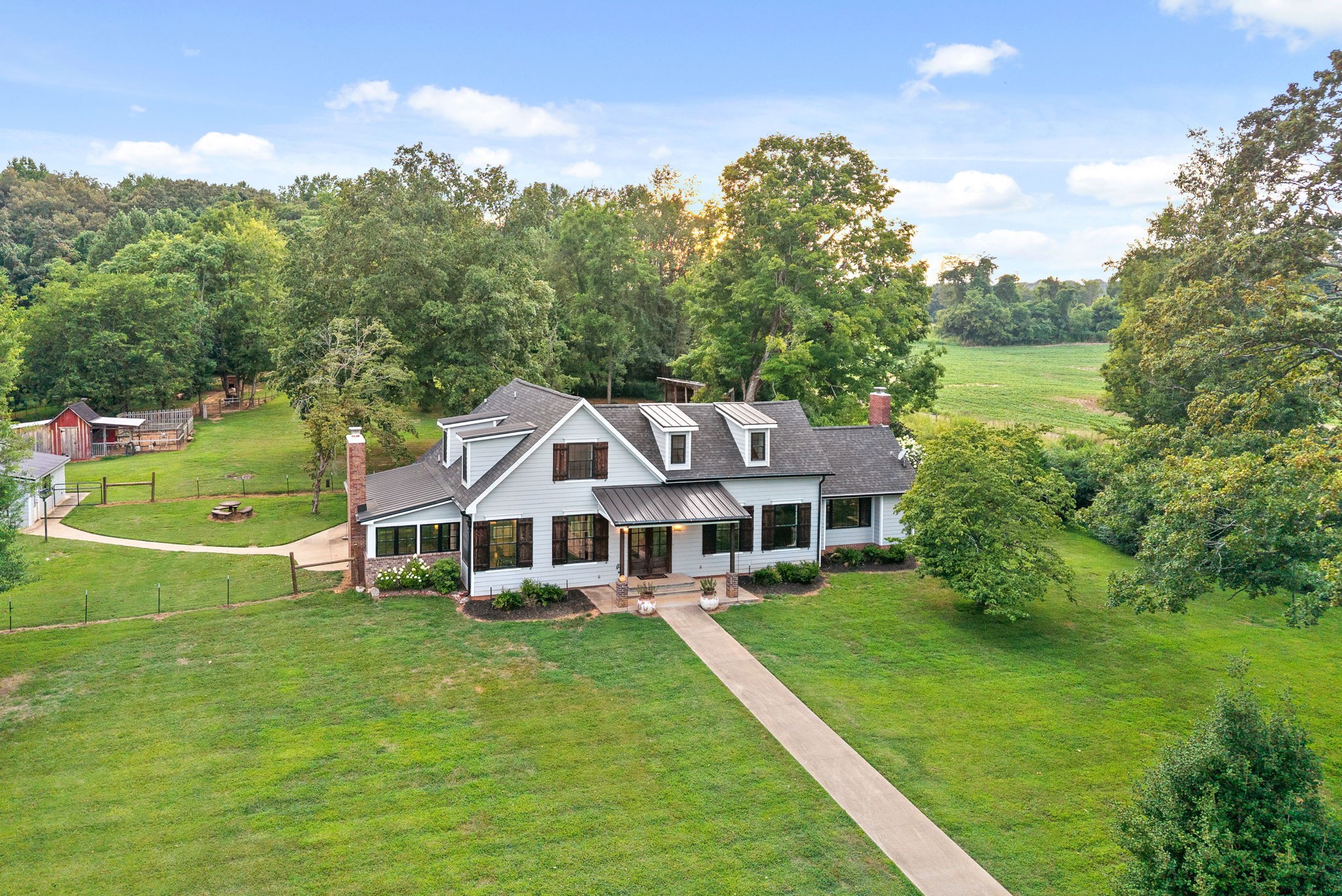 Adams, Tennessee 37010, United States, 4 Bedrooms Bedrooms, ,3 BathroomsBathrooms,Residential,Active,184405