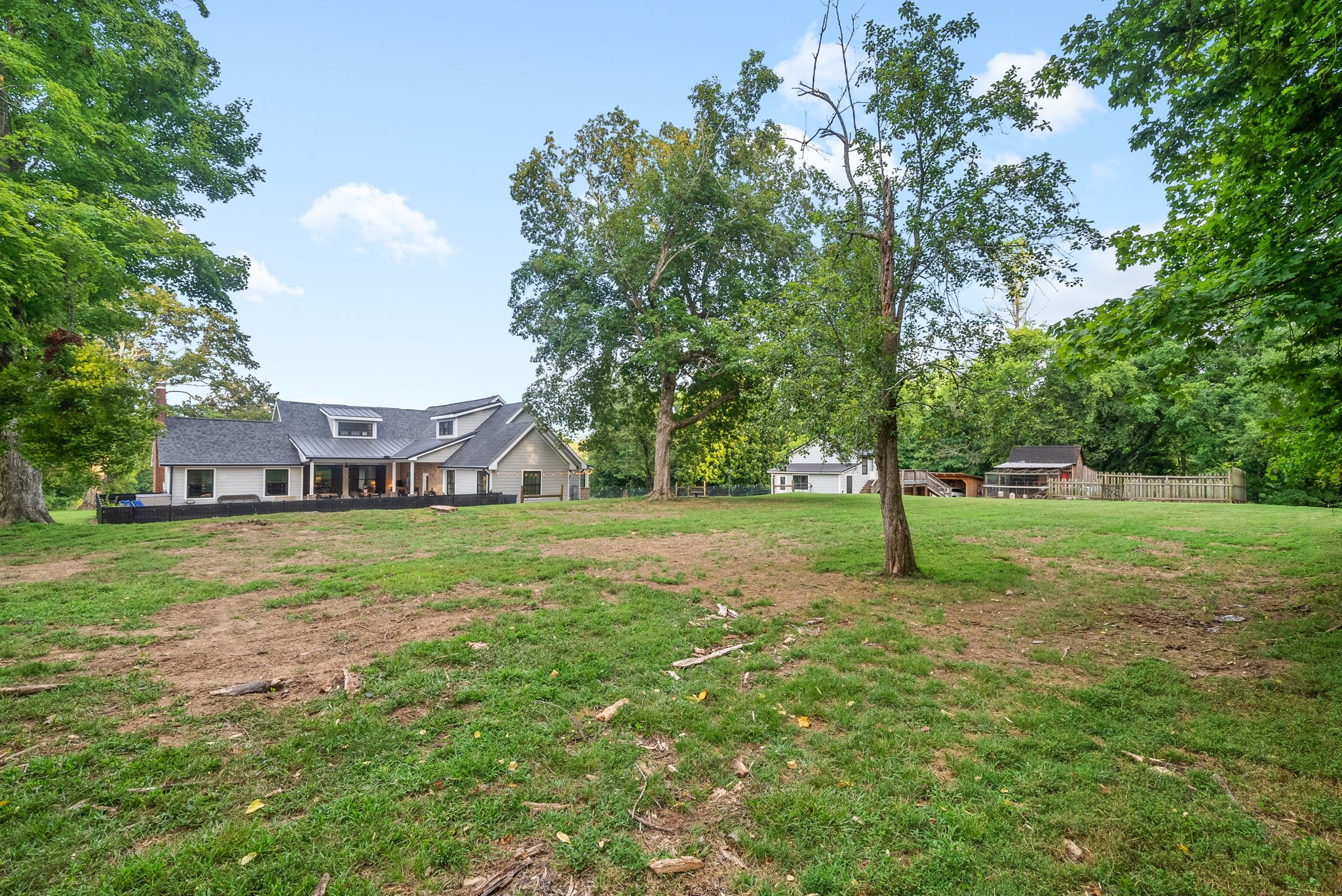 Adams, Tennessee 37010, United States, 4 Bedrooms Bedrooms, ,3 BathroomsBathrooms,Residential,Active,184405