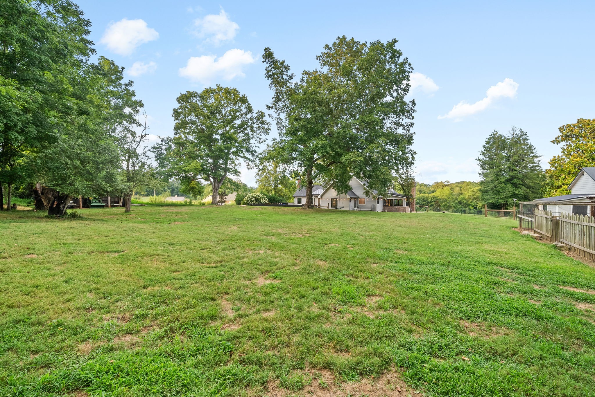 Adams, Tennessee 37010, United States, 4 Bedrooms Bedrooms, ,3 BathroomsBathrooms,Residential,Active,184405