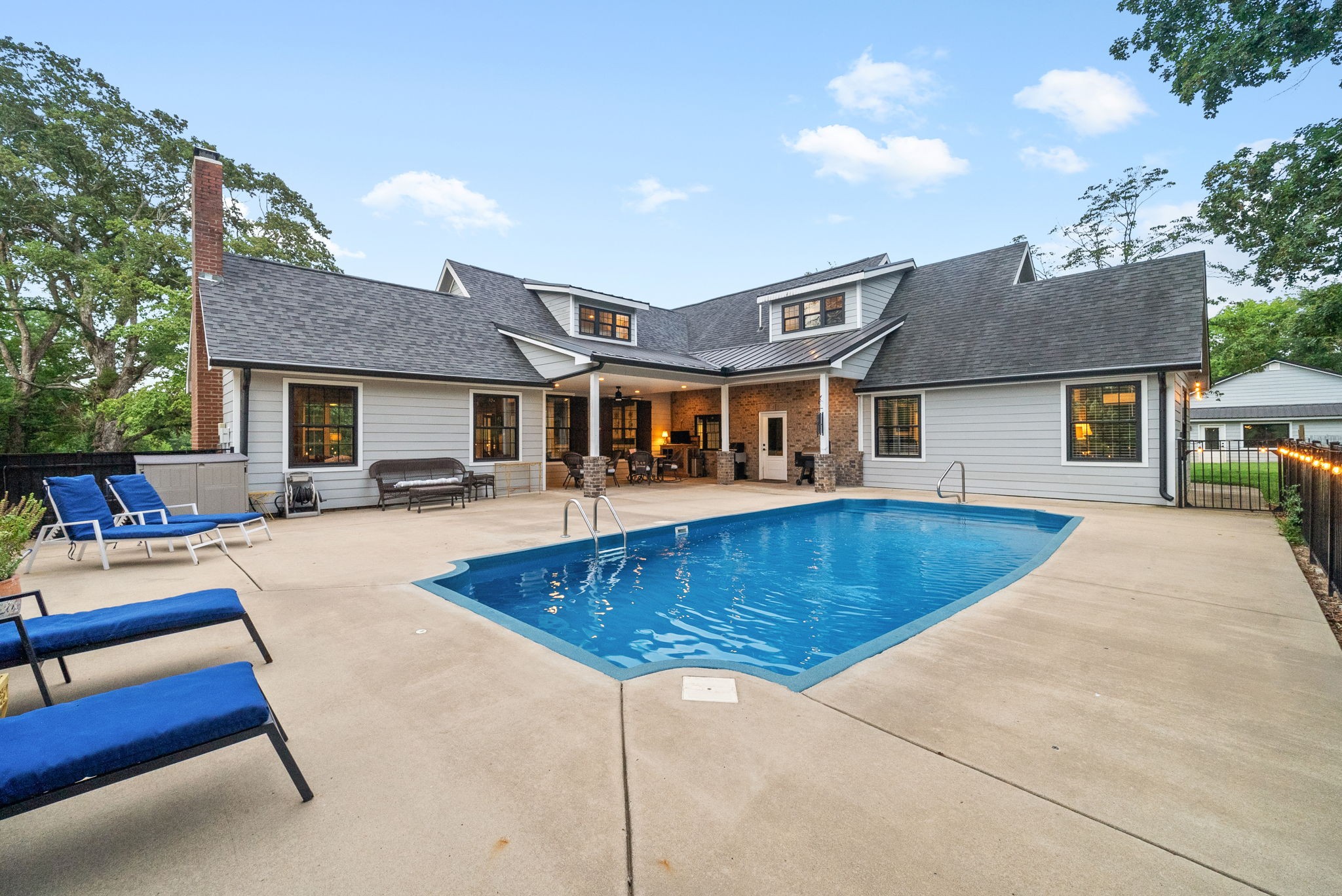 Adams, Tennessee 37010, United States, 4 Bedrooms Bedrooms, ,3 BathroomsBathrooms,Residential,Active,184405