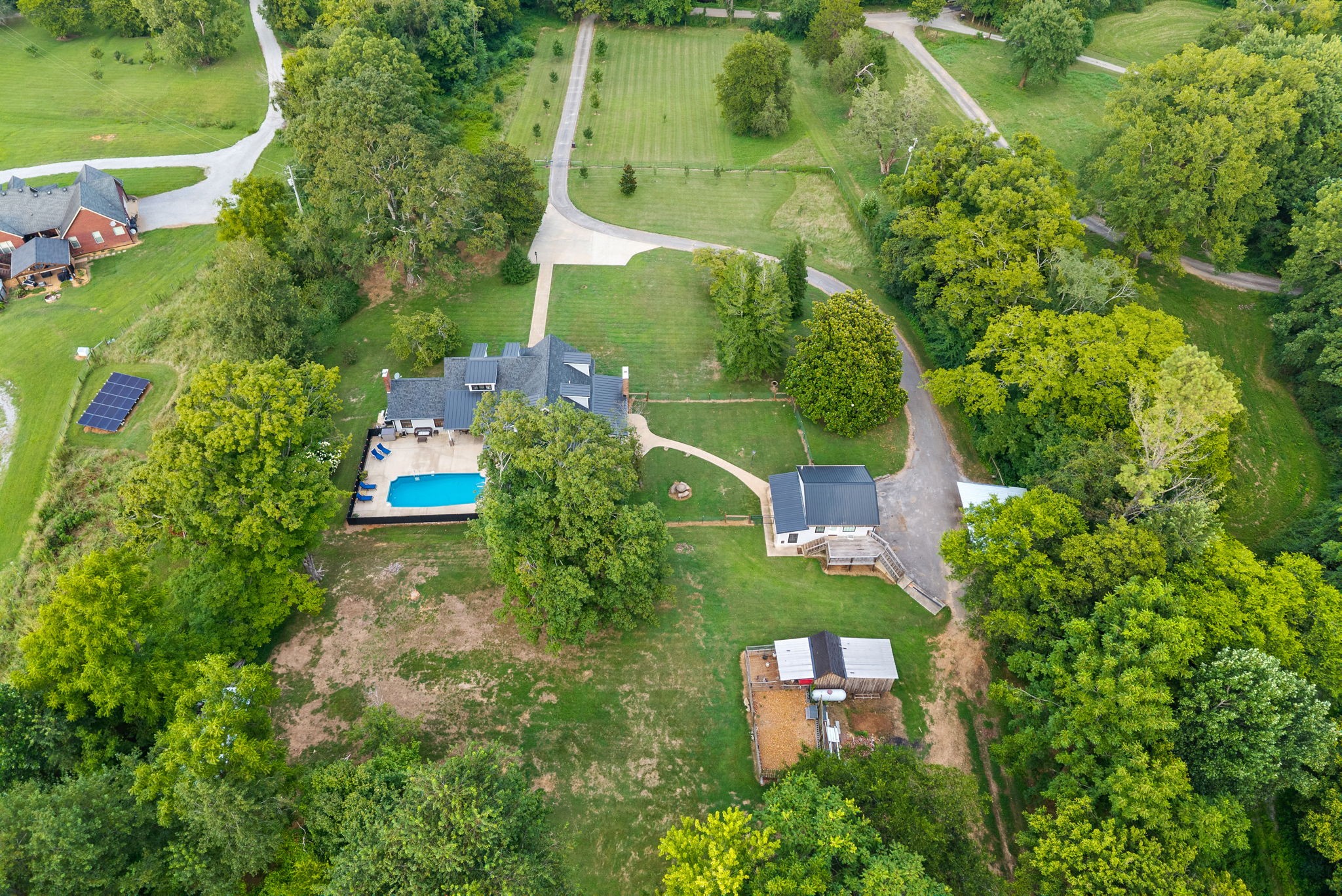 Adams, Tennessee 37010, United States, 4 Bedrooms Bedrooms, ,3 BathroomsBathrooms,Residential,Active,184405