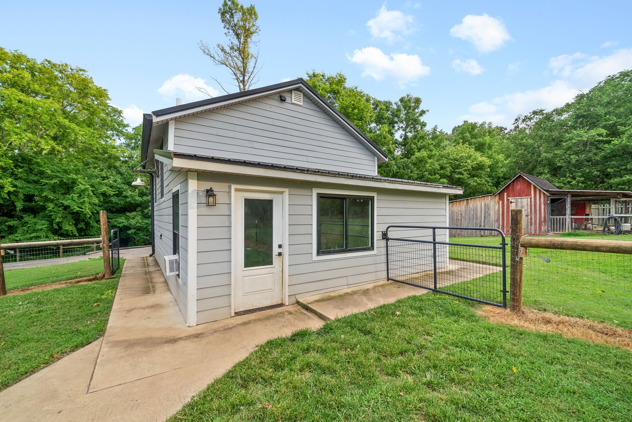 Adams, Tennessee 37010, United States, 4 Bedrooms Bedrooms, ,3 BathroomsBathrooms,Residential,Active,184405