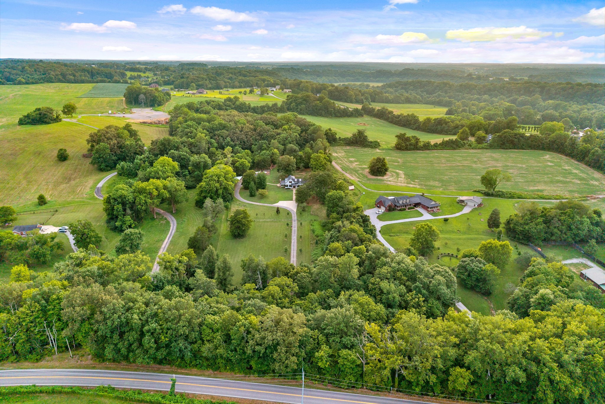 Adams, Tennessee 37010, United States, 4 Bedrooms Bedrooms, ,3 BathroomsBathrooms,Residential,Active,184405