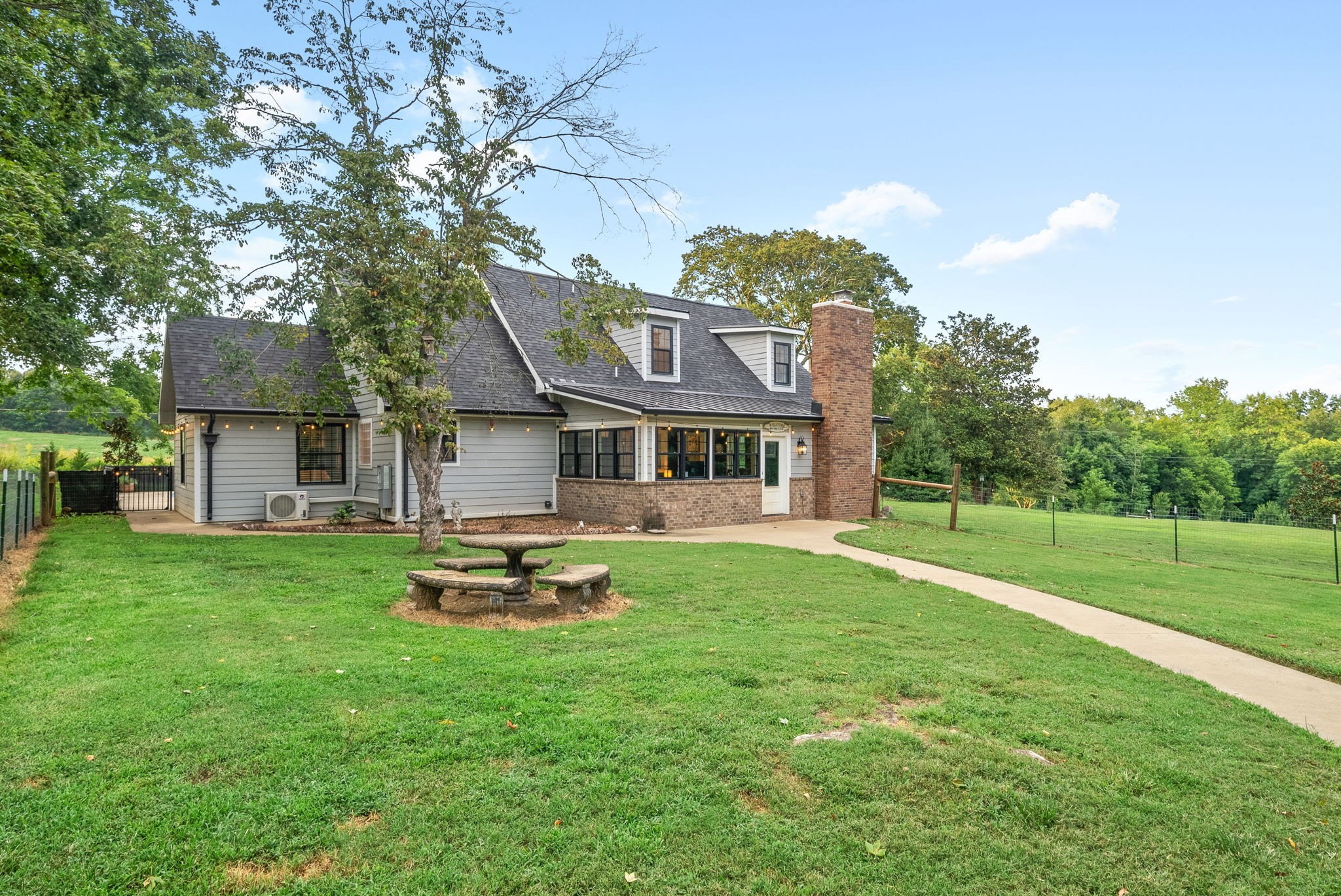 Adams, Tennessee 37010, United States, 4 Bedrooms Bedrooms, ,3 BathroomsBathrooms,Residential,Active,184405