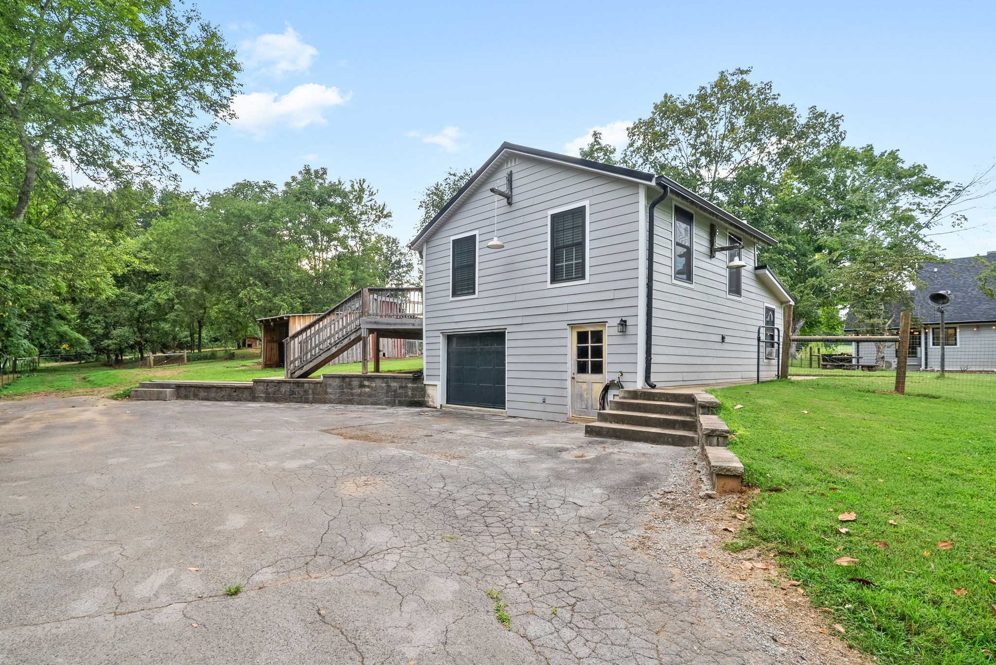 Adams, Tennessee 37010, United States, 4 Bedrooms Bedrooms, ,3 BathroomsBathrooms,Residential,Active,184405