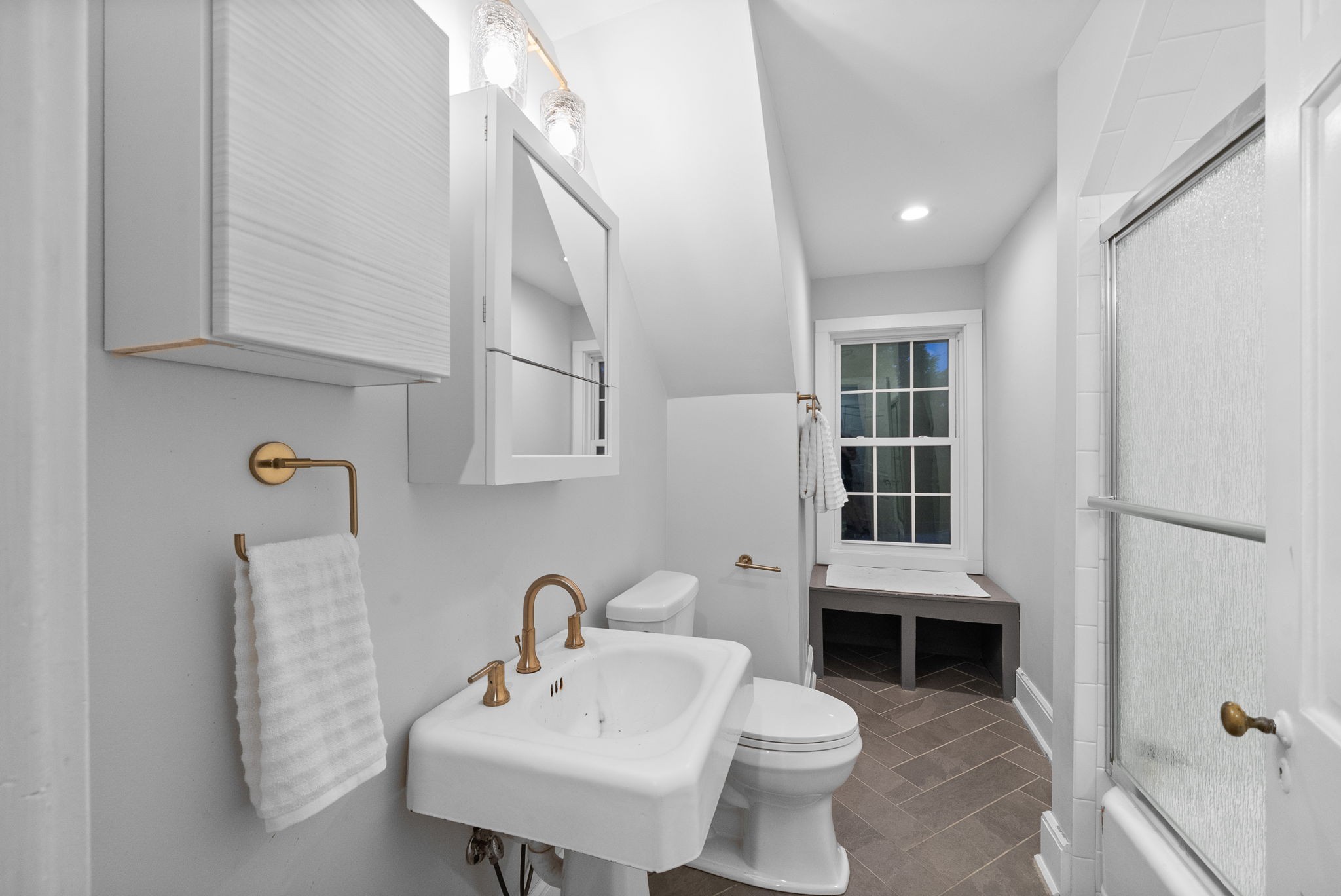 Adams, Tennessee 37010, United States, 4 Bedrooms Bedrooms, ,3 BathroomsBathrooms,Residential,Active,184405