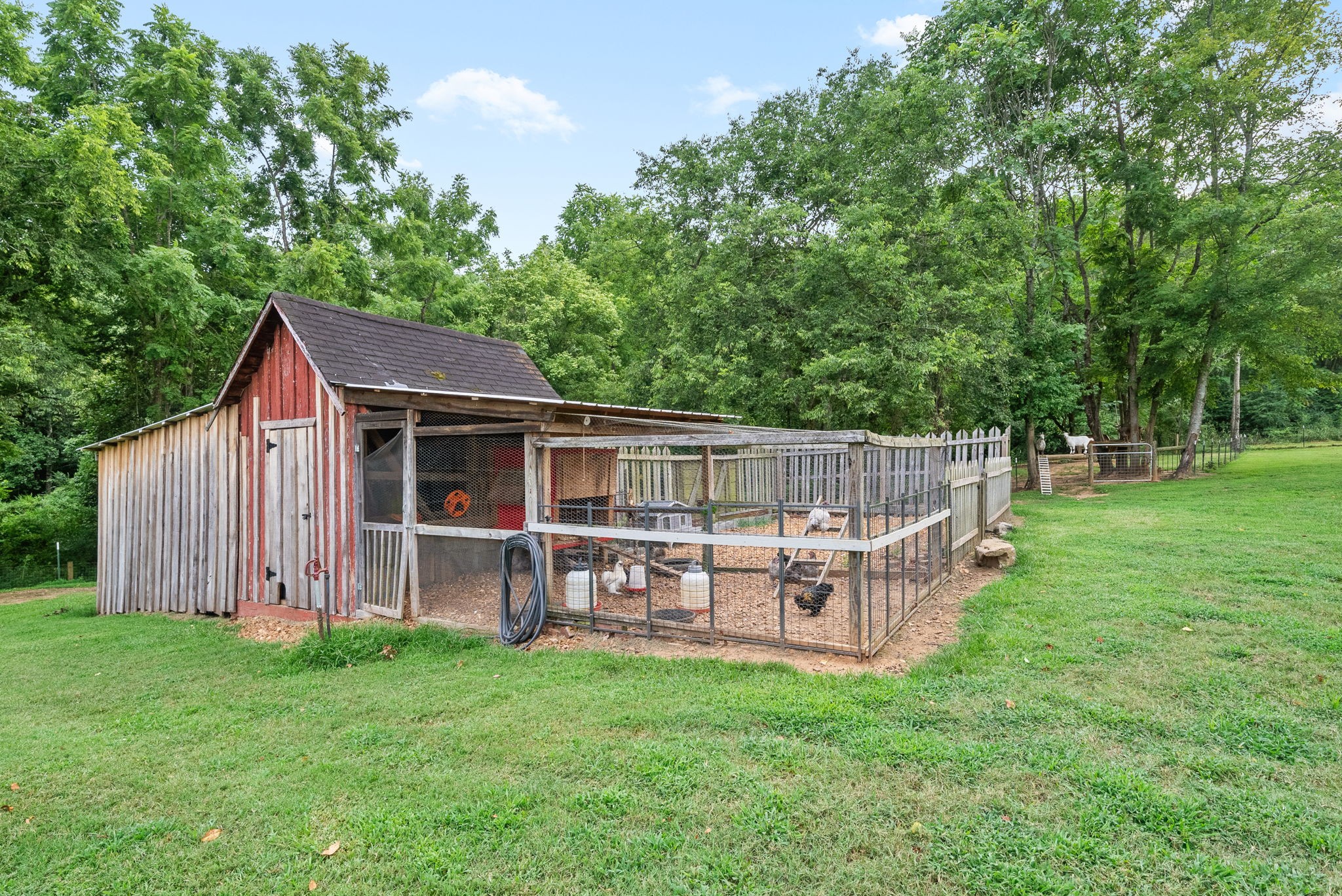 Adams, Tennessee 37010, United States, 4 Bedrooms Bedrooms, ,3 BathroomsBathrooms,Residential,Active,184405