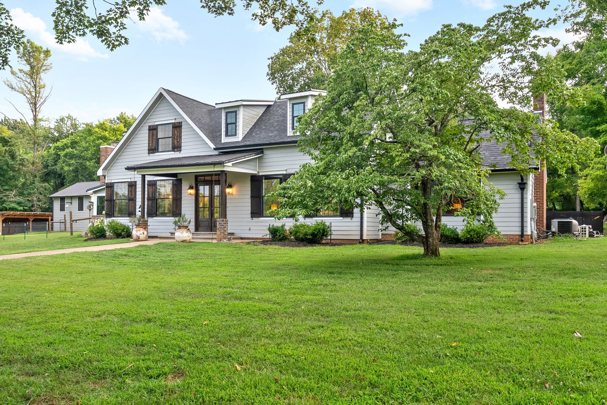 Adams, Tennessee 37010, United States, 4 Bedrooms Bedrooms, ,3 BathroomsBathrooms,Residential,Active,184405