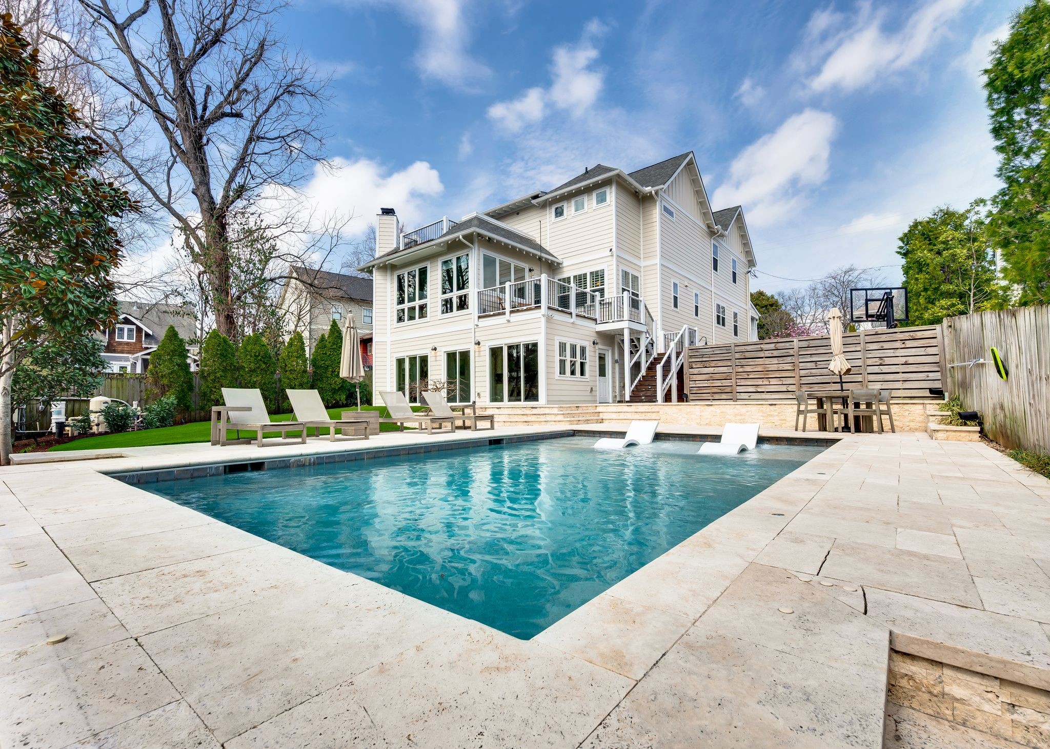 811 Montrose Ave