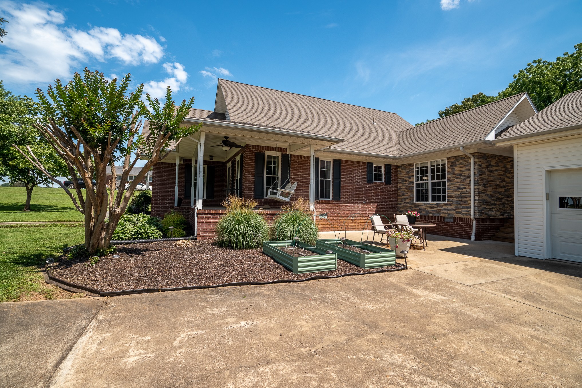 586 Highway 64 W