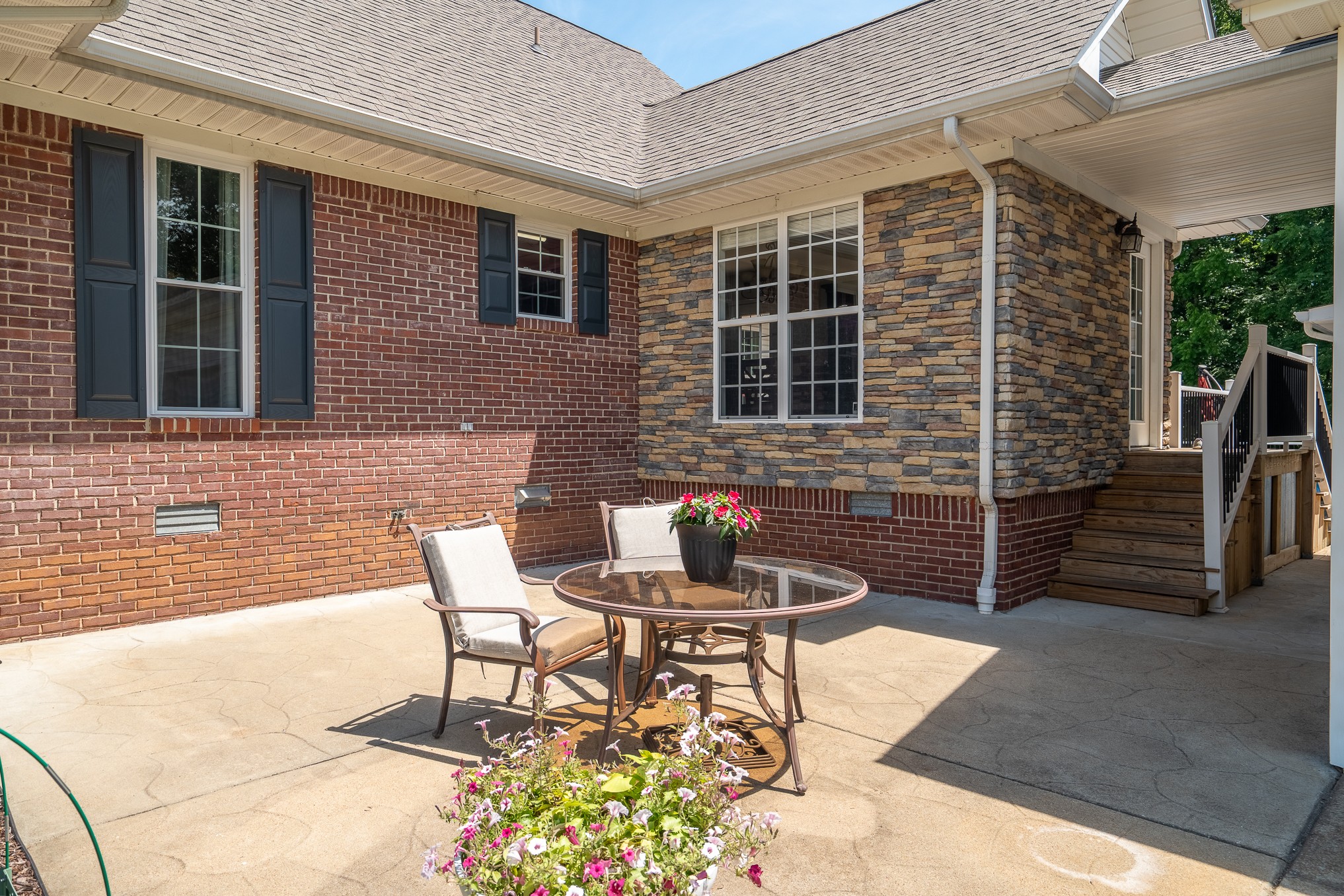 586 Highway 64 W