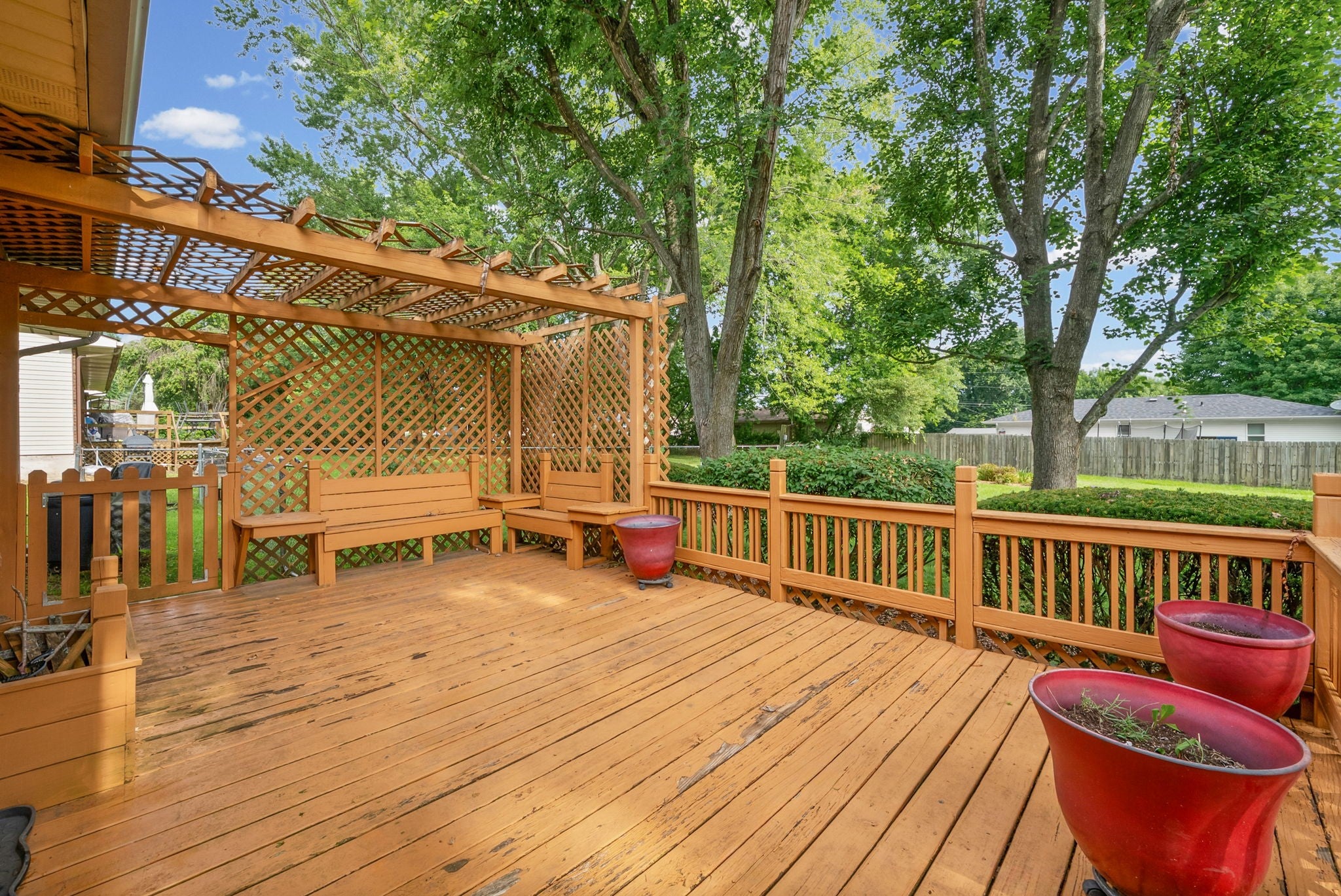 806 Hillcrest Dr