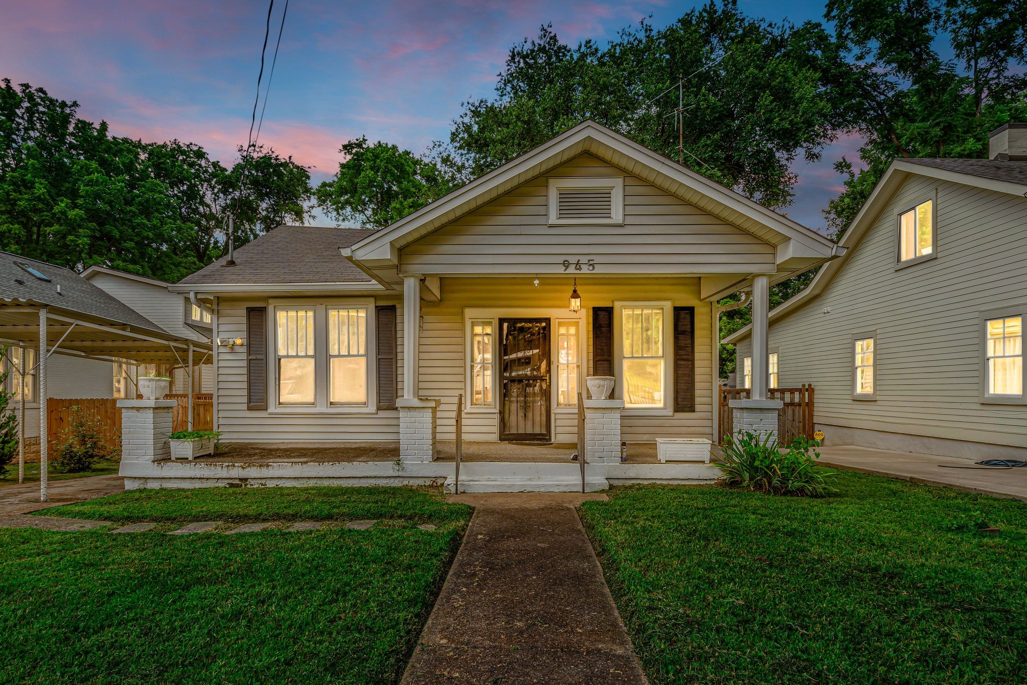 945 Seymour Ave