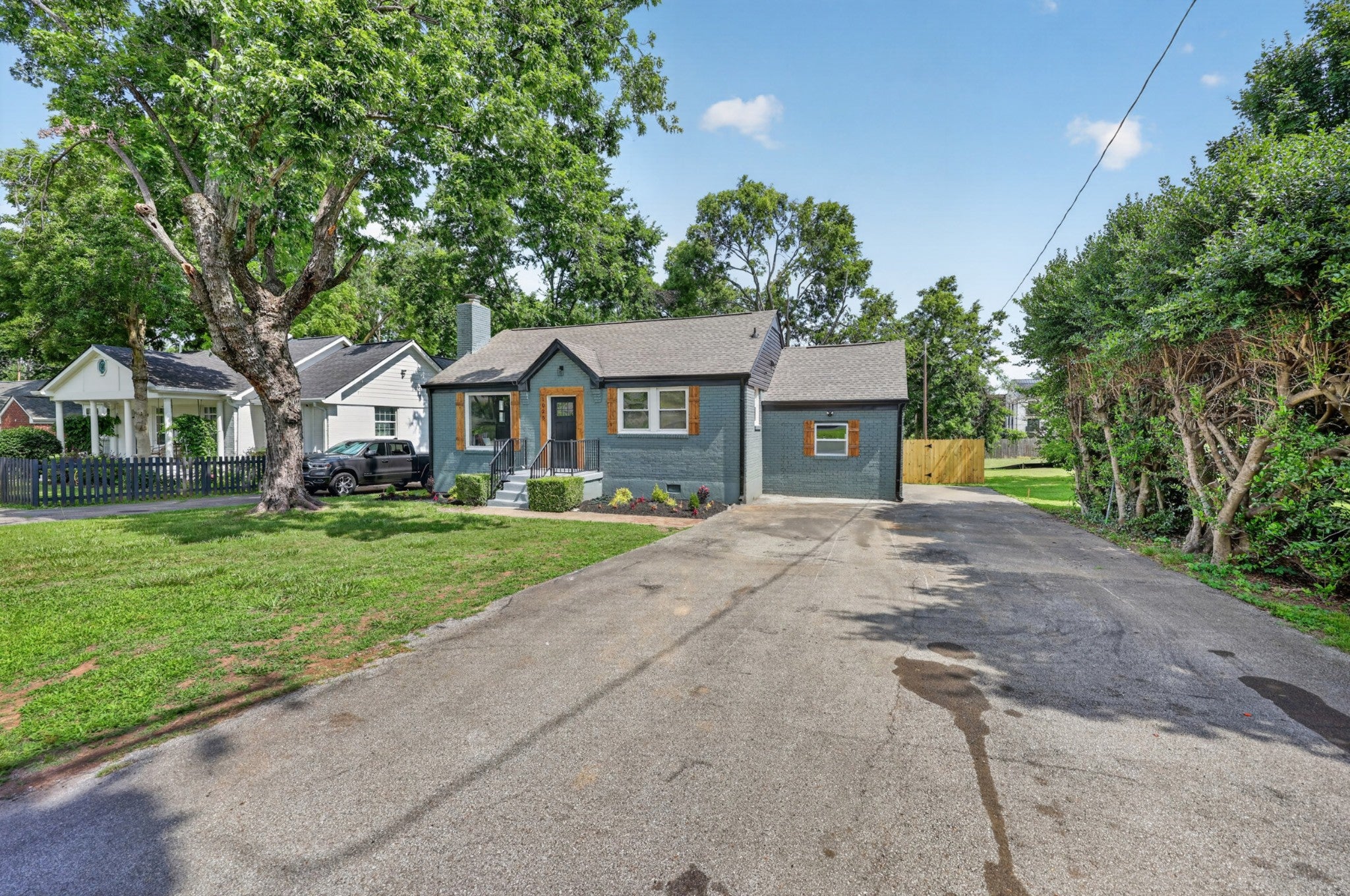 1025 Maplewood Pl, Nashville TN 37216 3-bed home, photo 4 of 28