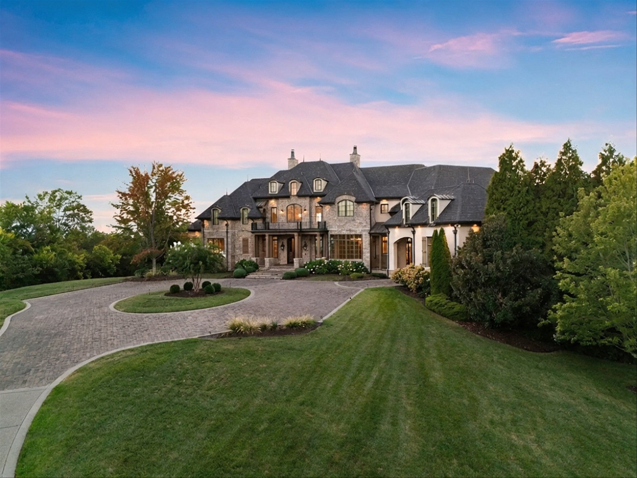 513 King Richards Ct