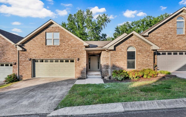 445 COUNTRY CLUB CT, CLARKSVILLE, TN 37043 - Image e6b11d40c8f24ebfef9185125b319eb8/246427770