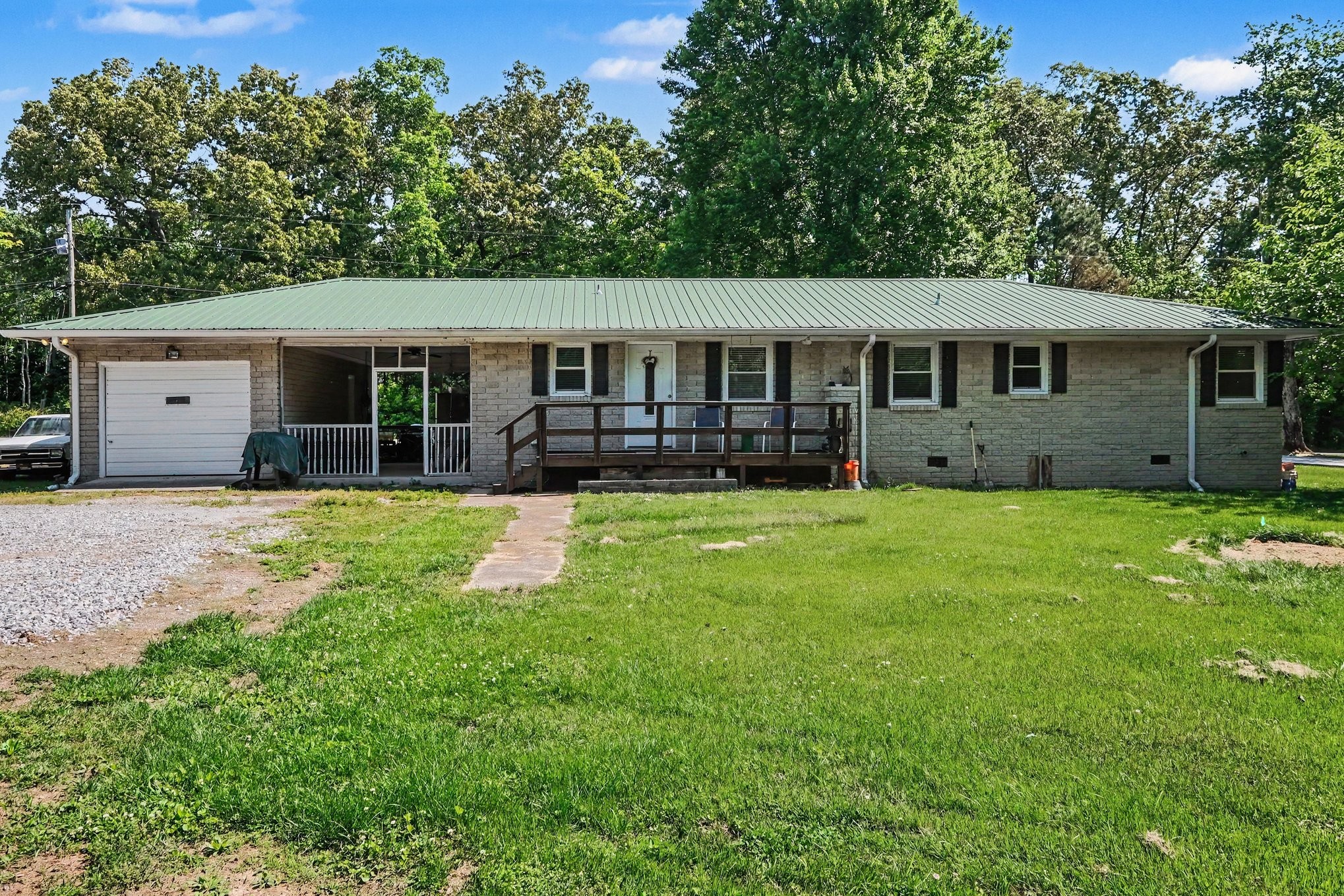 190 W Lynn Dr