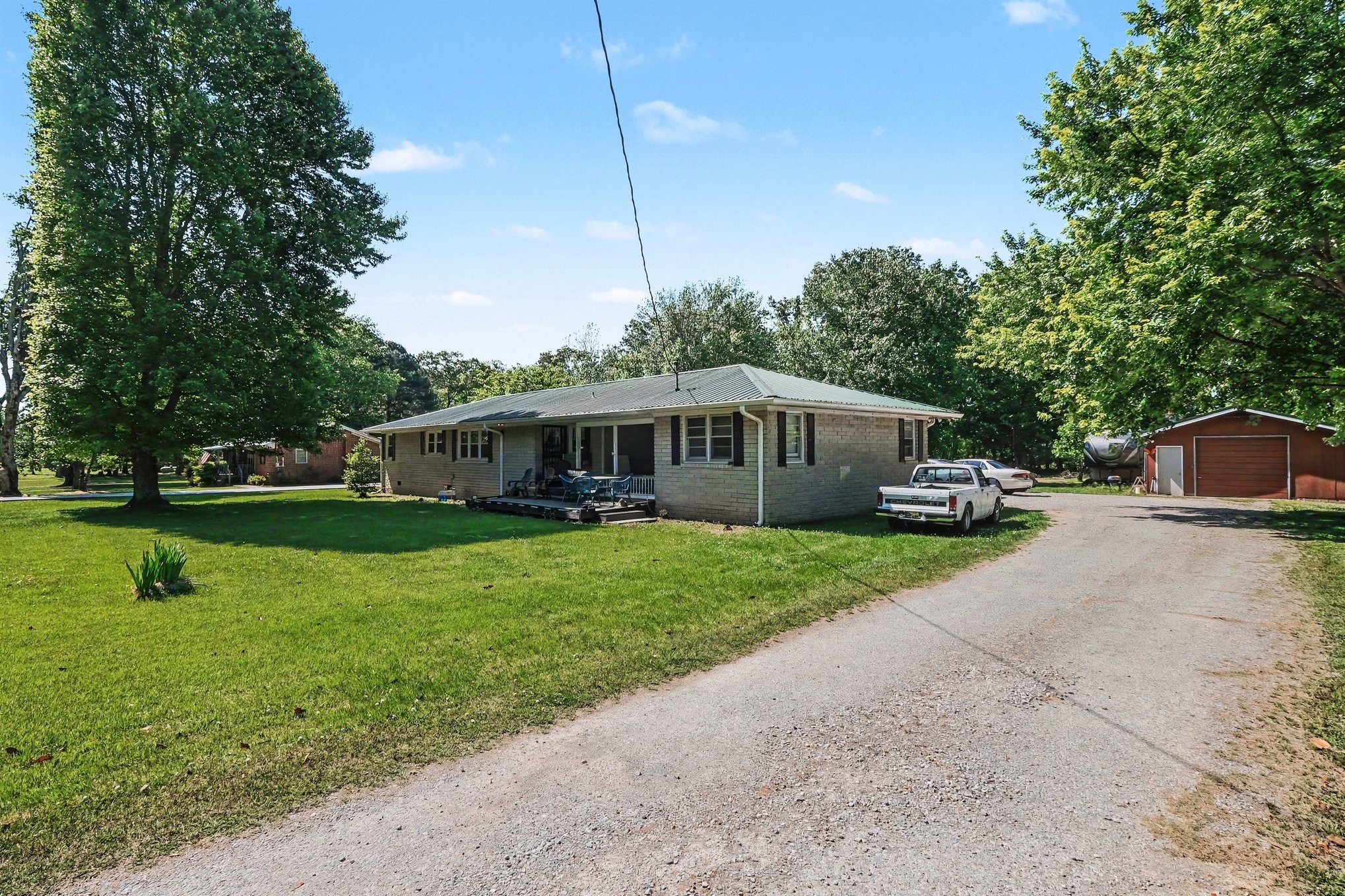 190 W Lynn Dr
