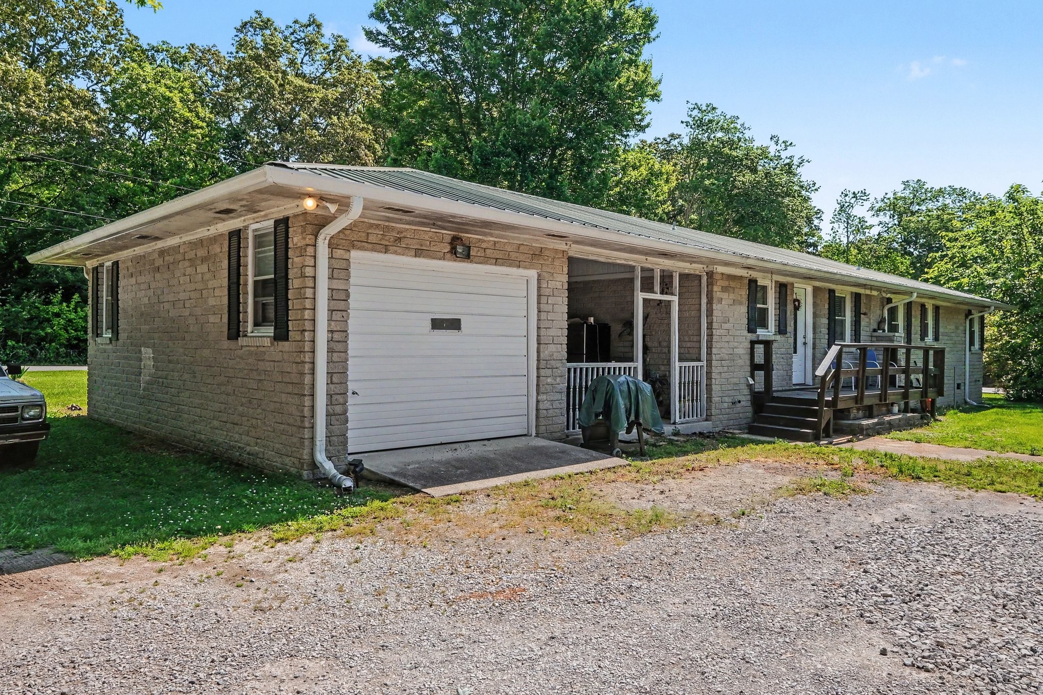 190 W Lynn Dr