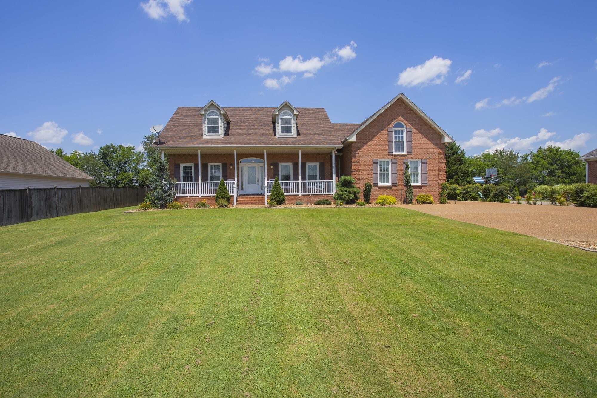 1090 Jenkins Ln