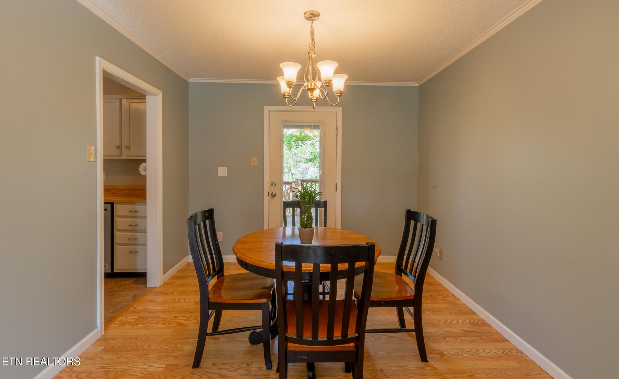 2204 Bishops Bridge Rd