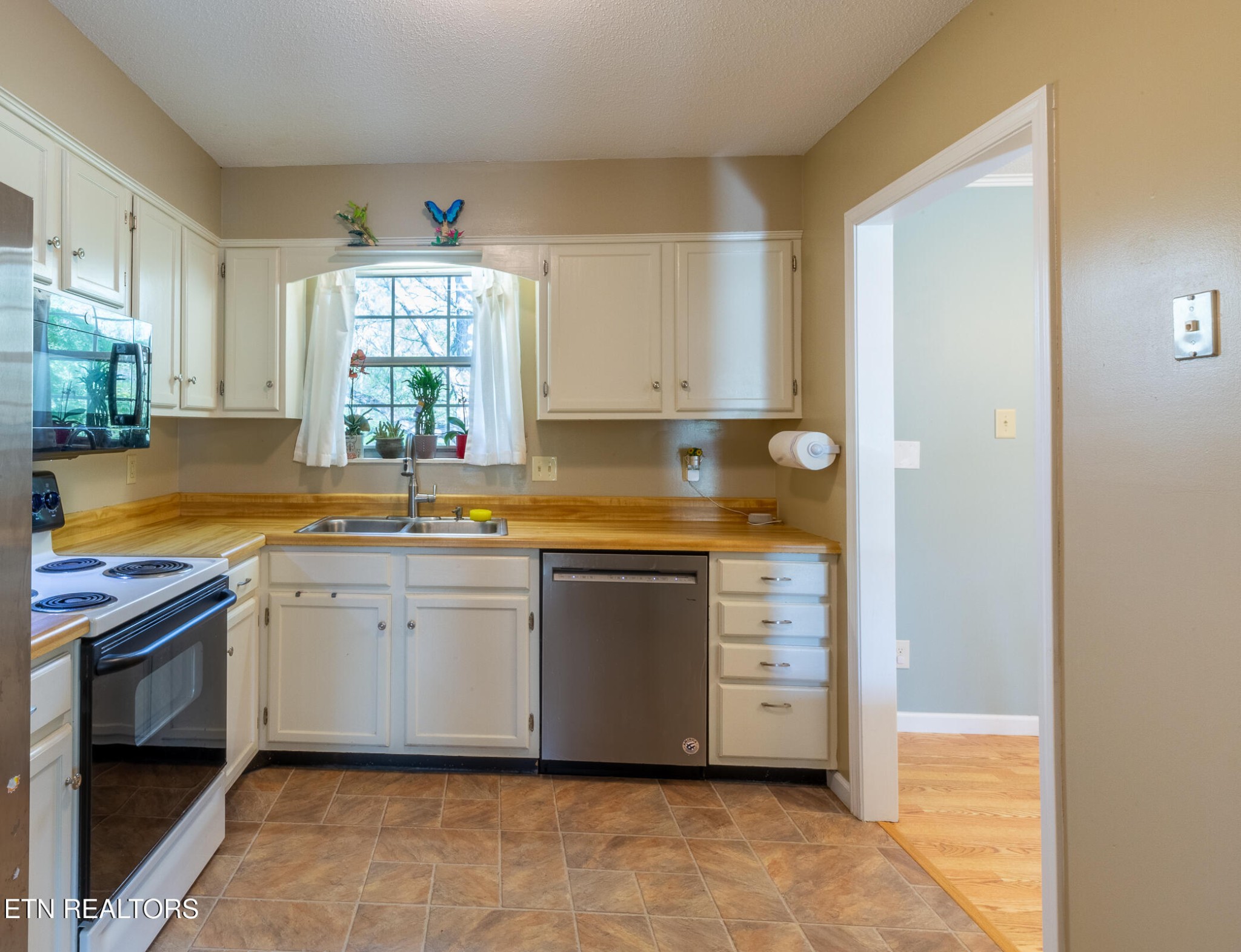 2204 Bishops Bridge Rd