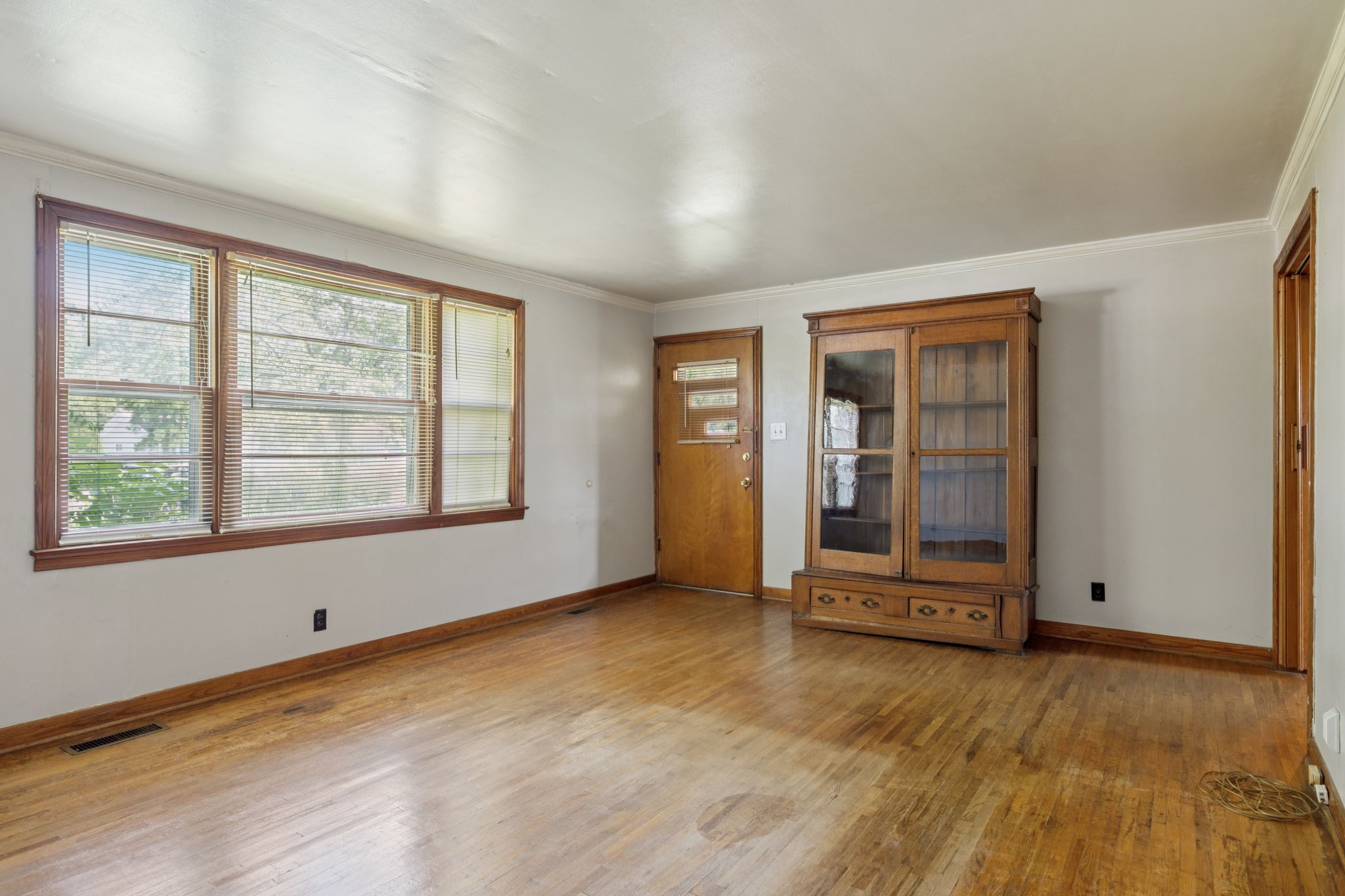 411 Roberts St