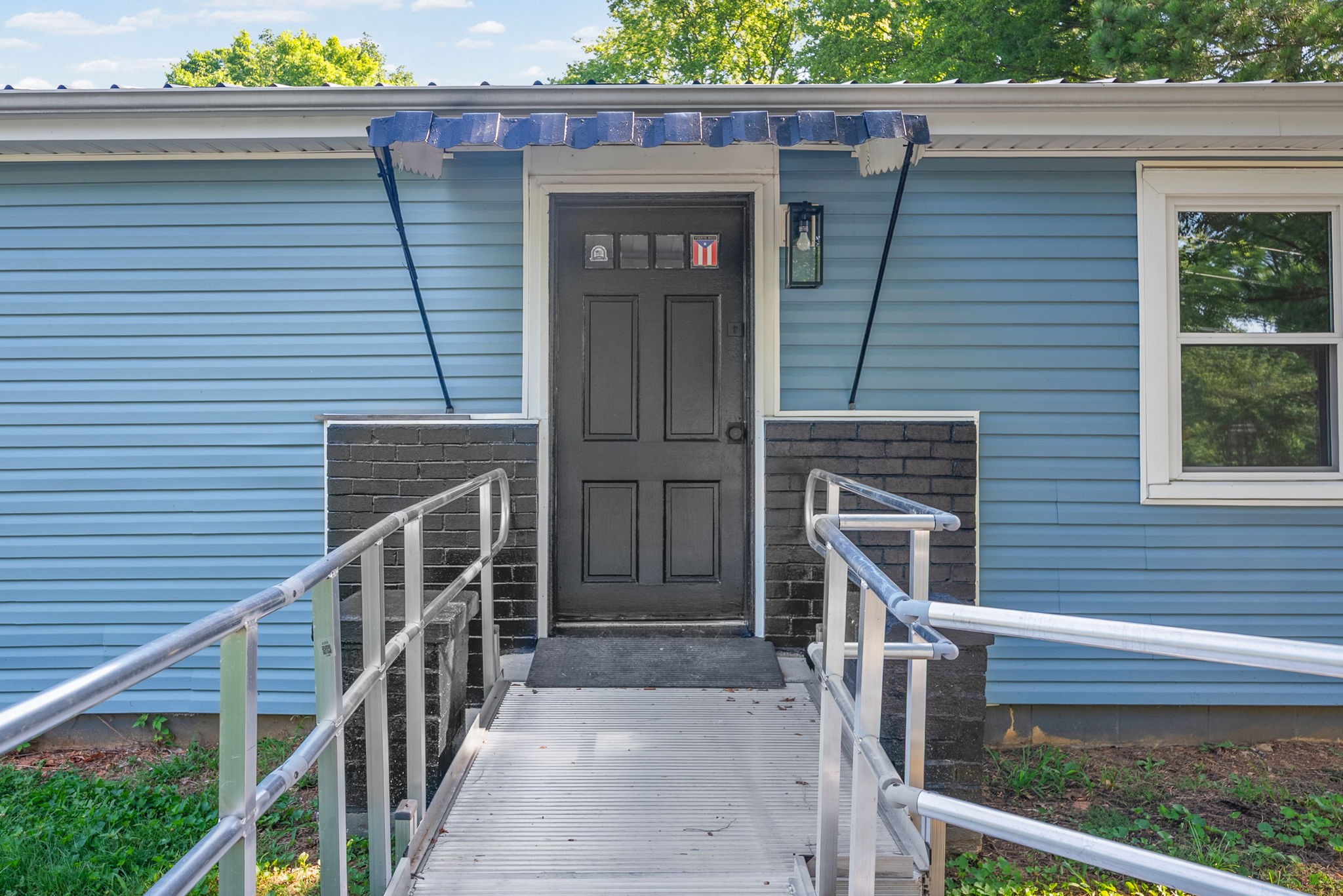 7204 Highway 76 W